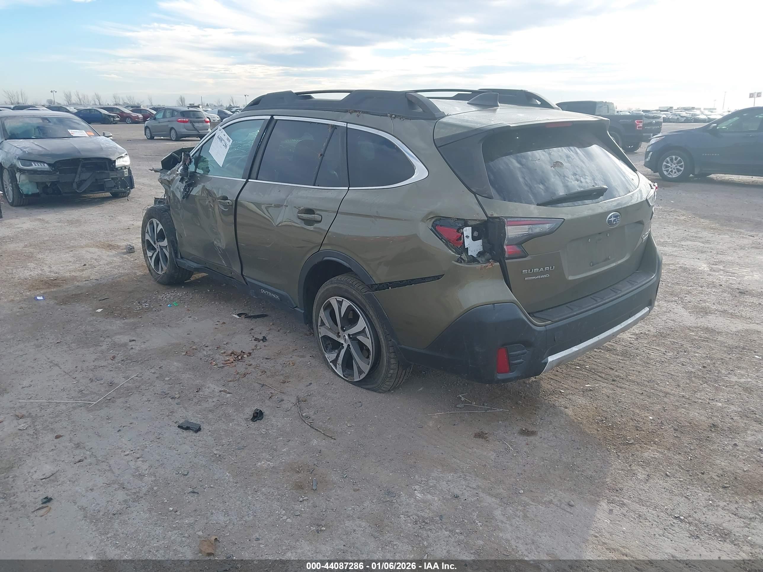 SUBARU OUTBACK image 3