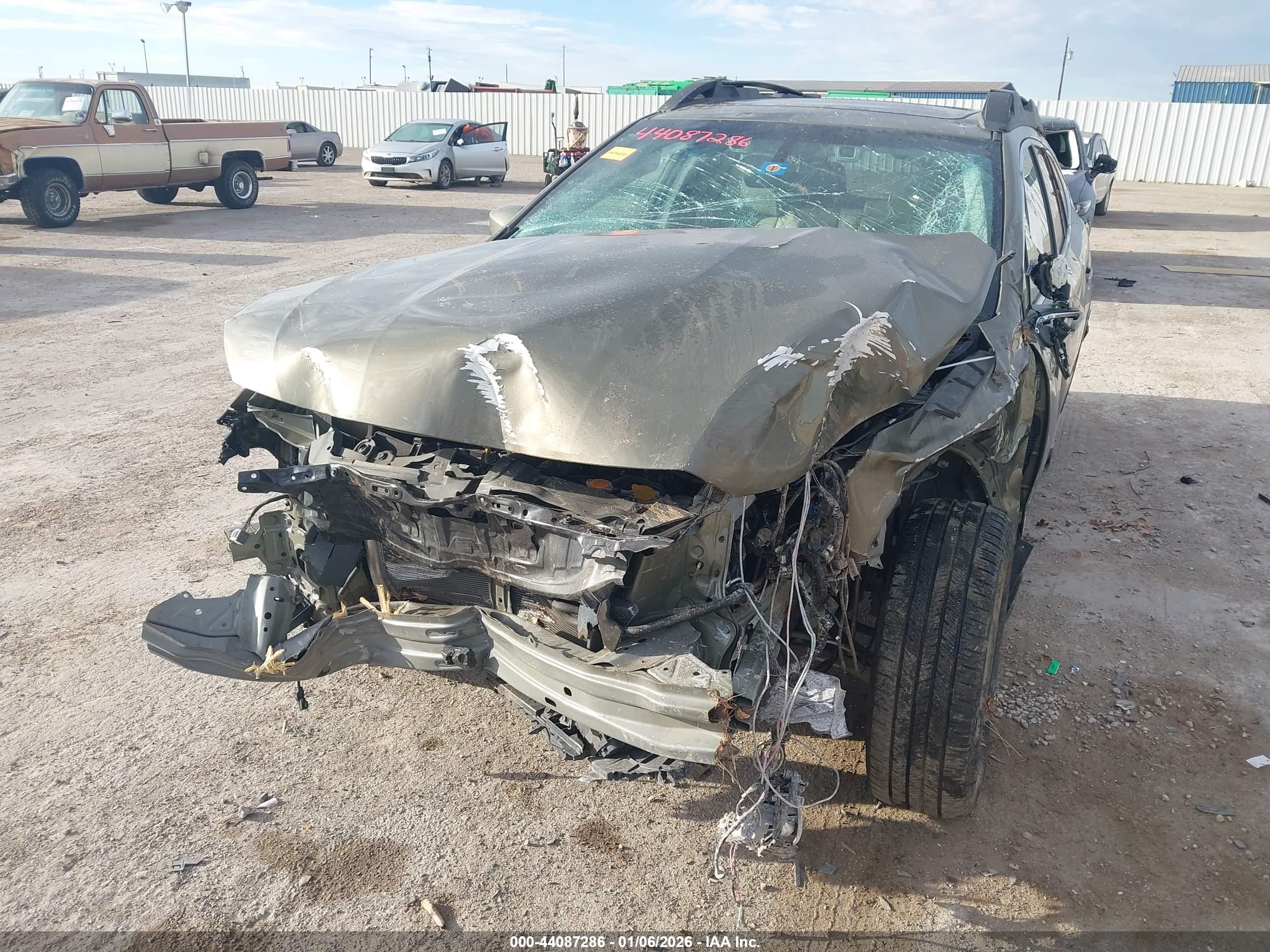 SUBARU OUTBACK image 6
