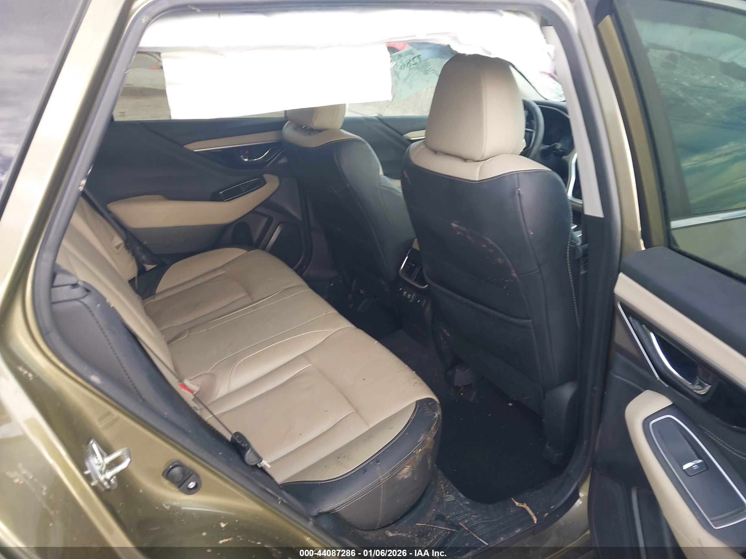 SUBARU OUTBACK image 8