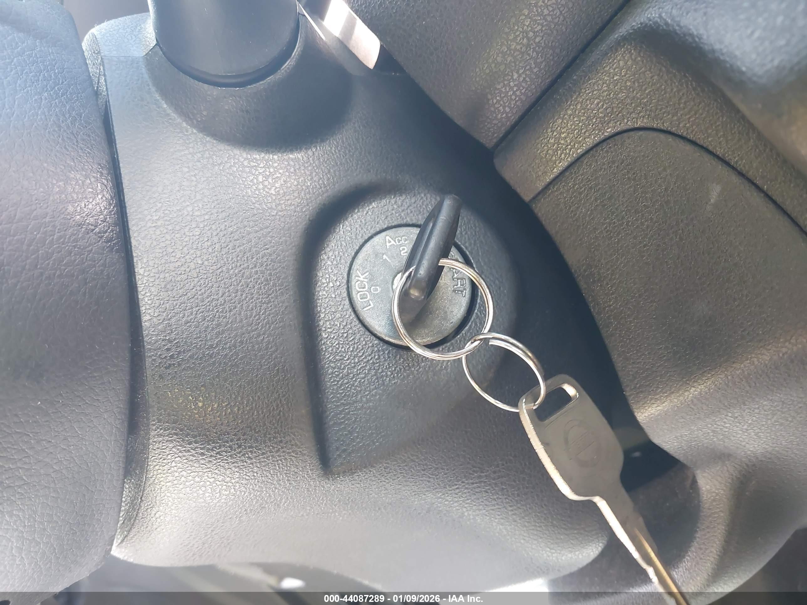 NISSAN VERSA image 11