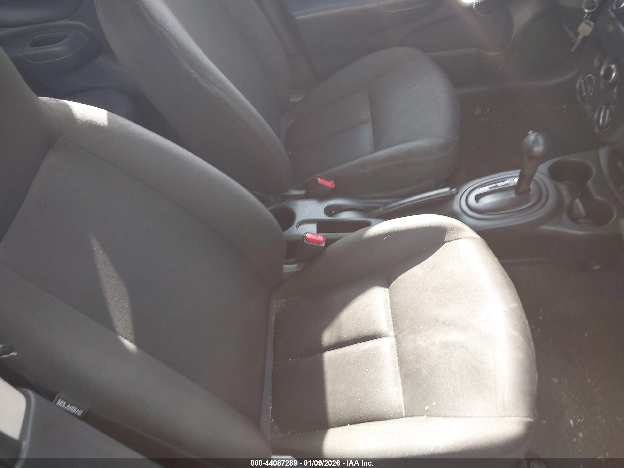 NISSAN VERSA image 5