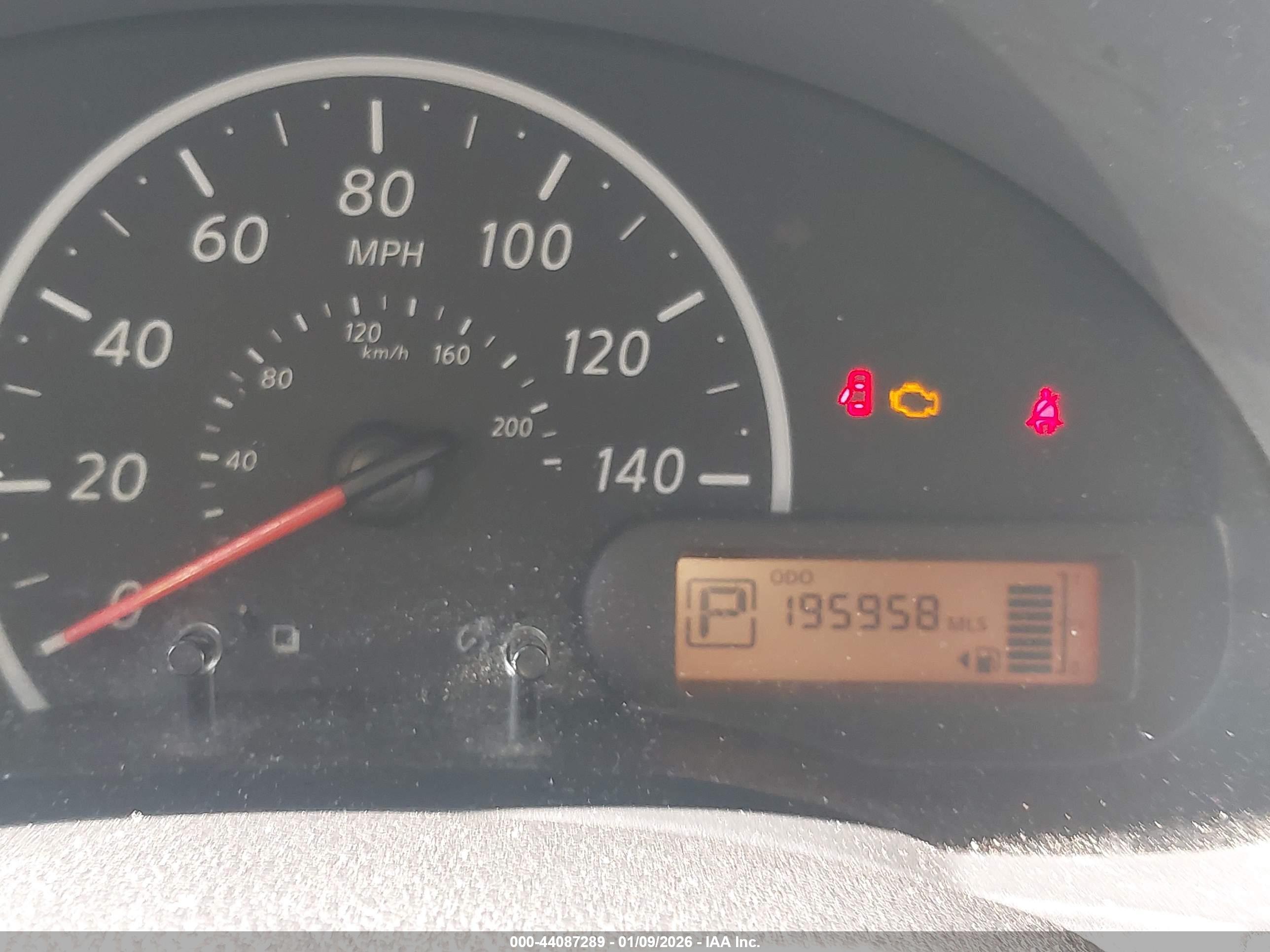 NISSAN VERSA image 7