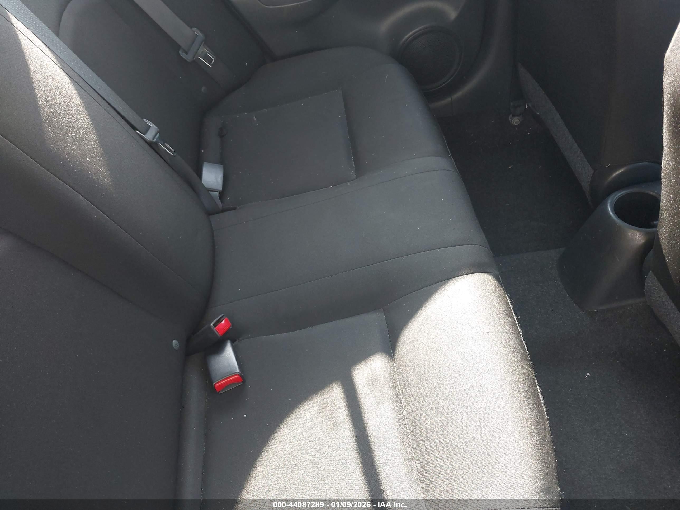 NISSAN VERSA image 8