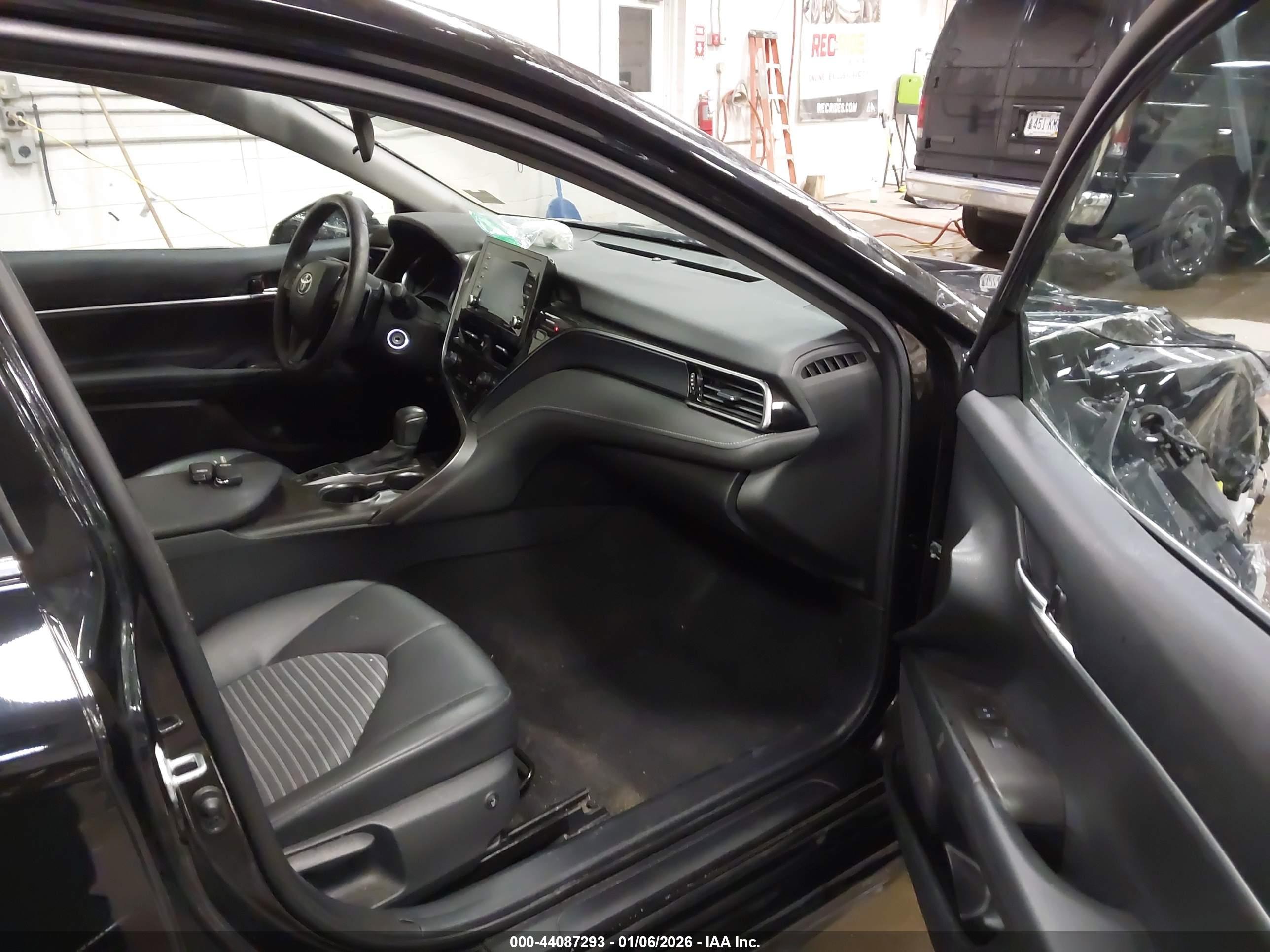 TOYOTA CAMRY image 5