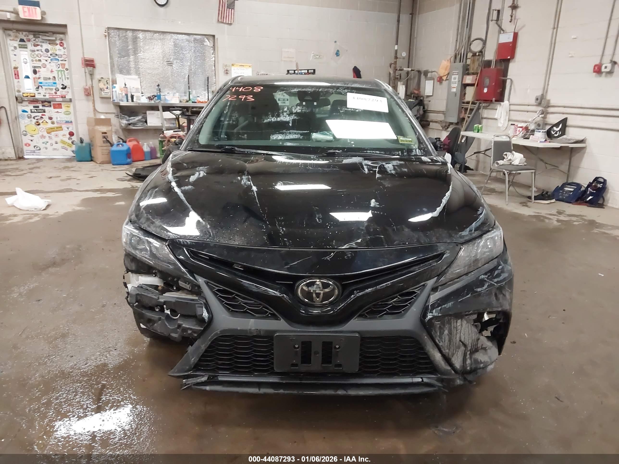 TOYOTA CAMRY image 6