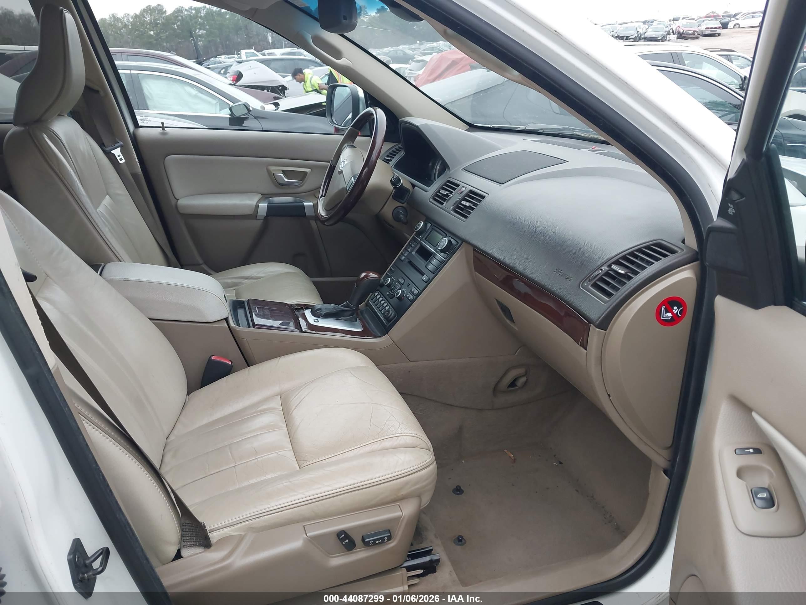 VOLVO XC90 image 5