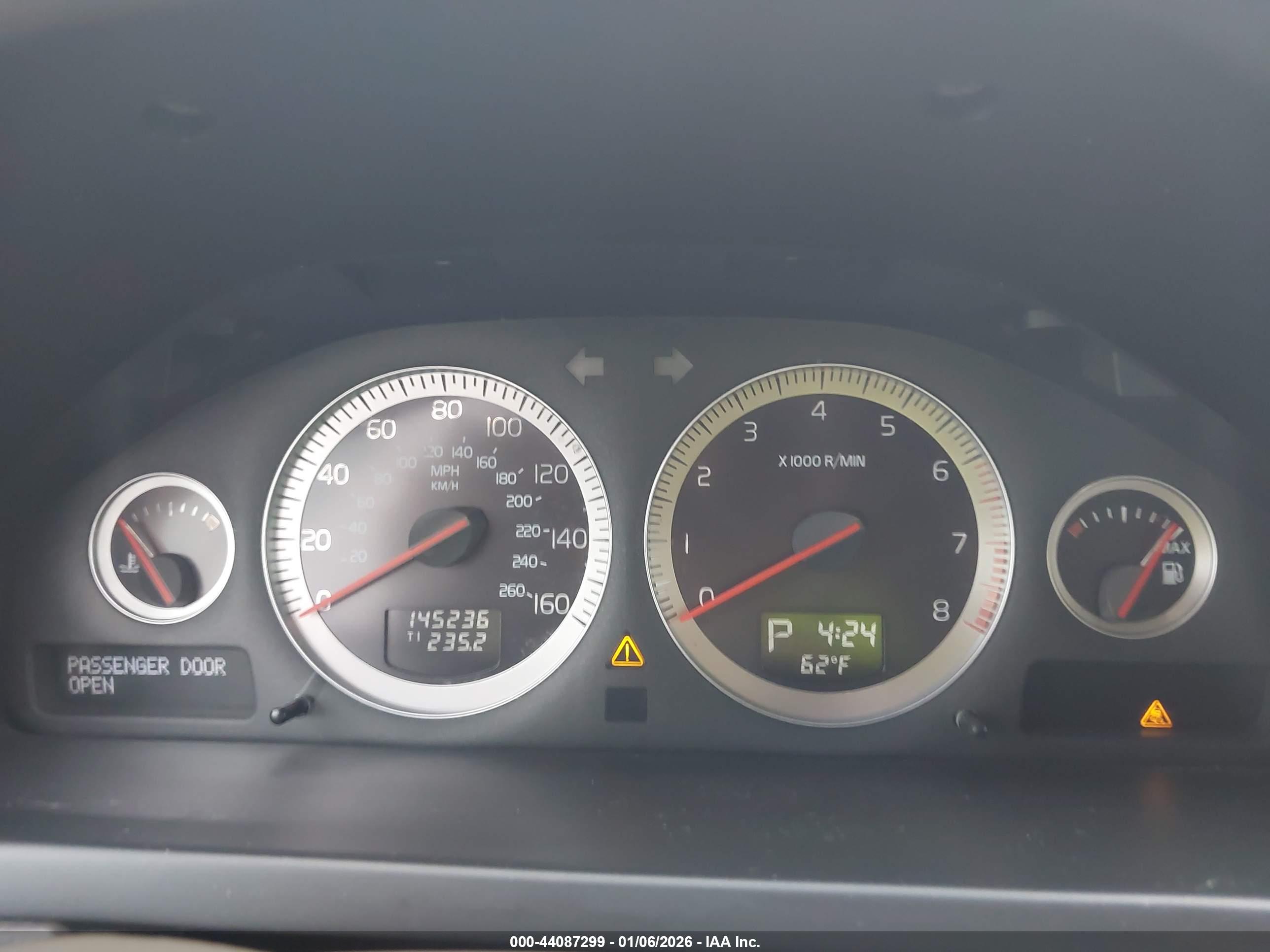 VOLVO XC90 image 7