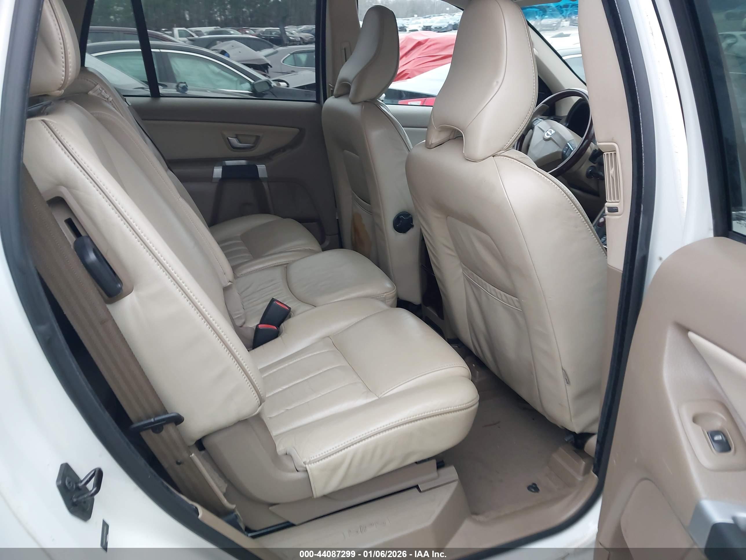 VOLVO XC90 image 8