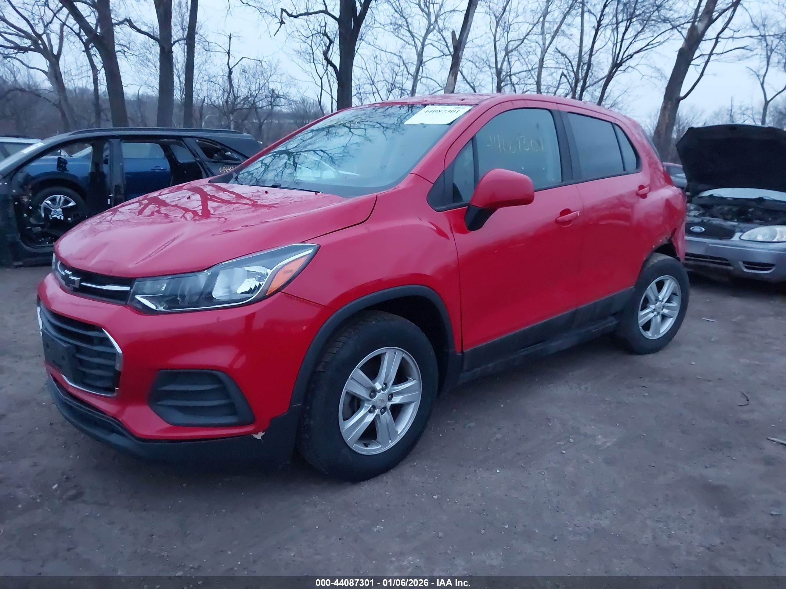 CHEVROLET TRAX image 2