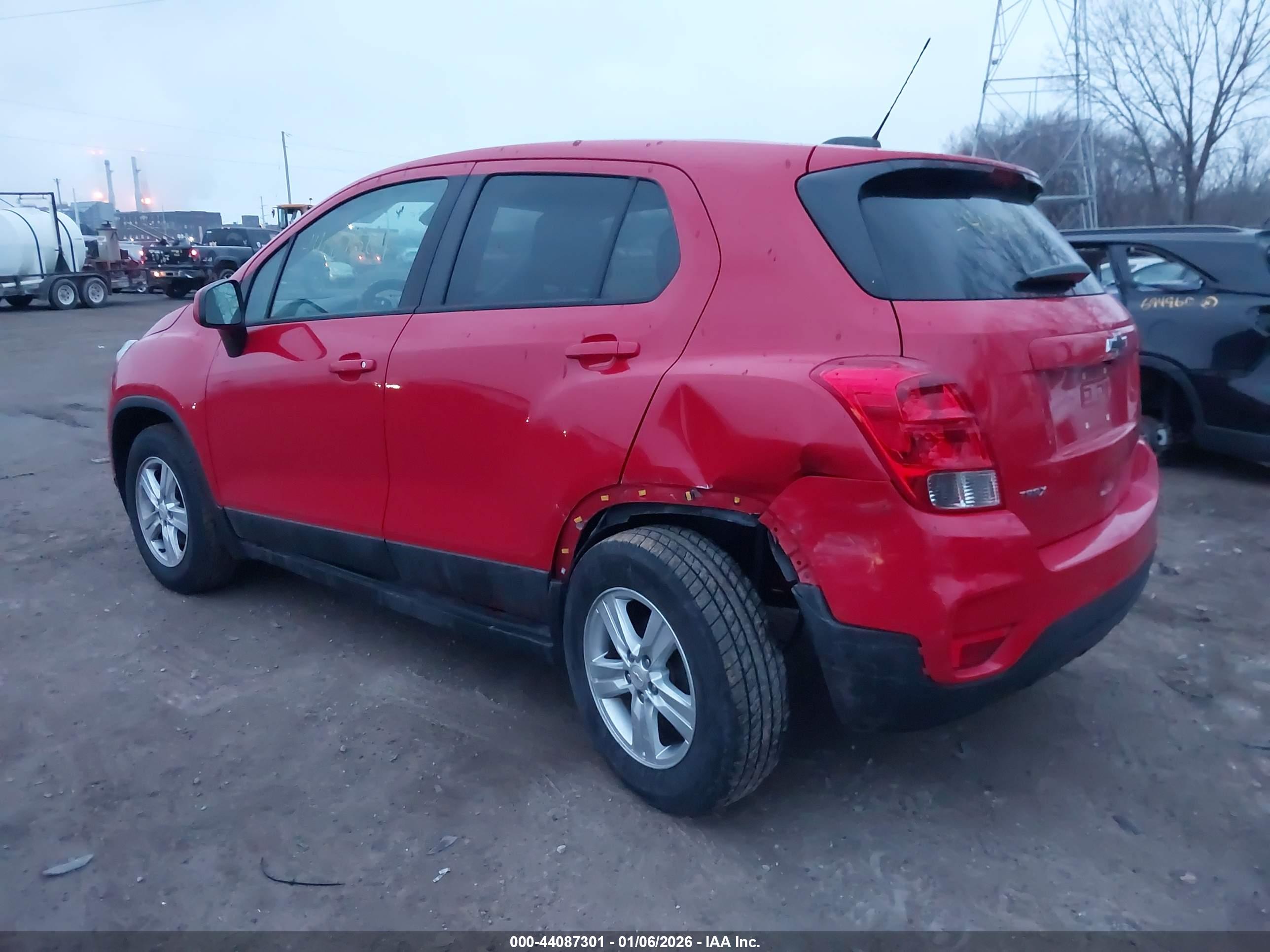 CHEVROLET TRAX image 3