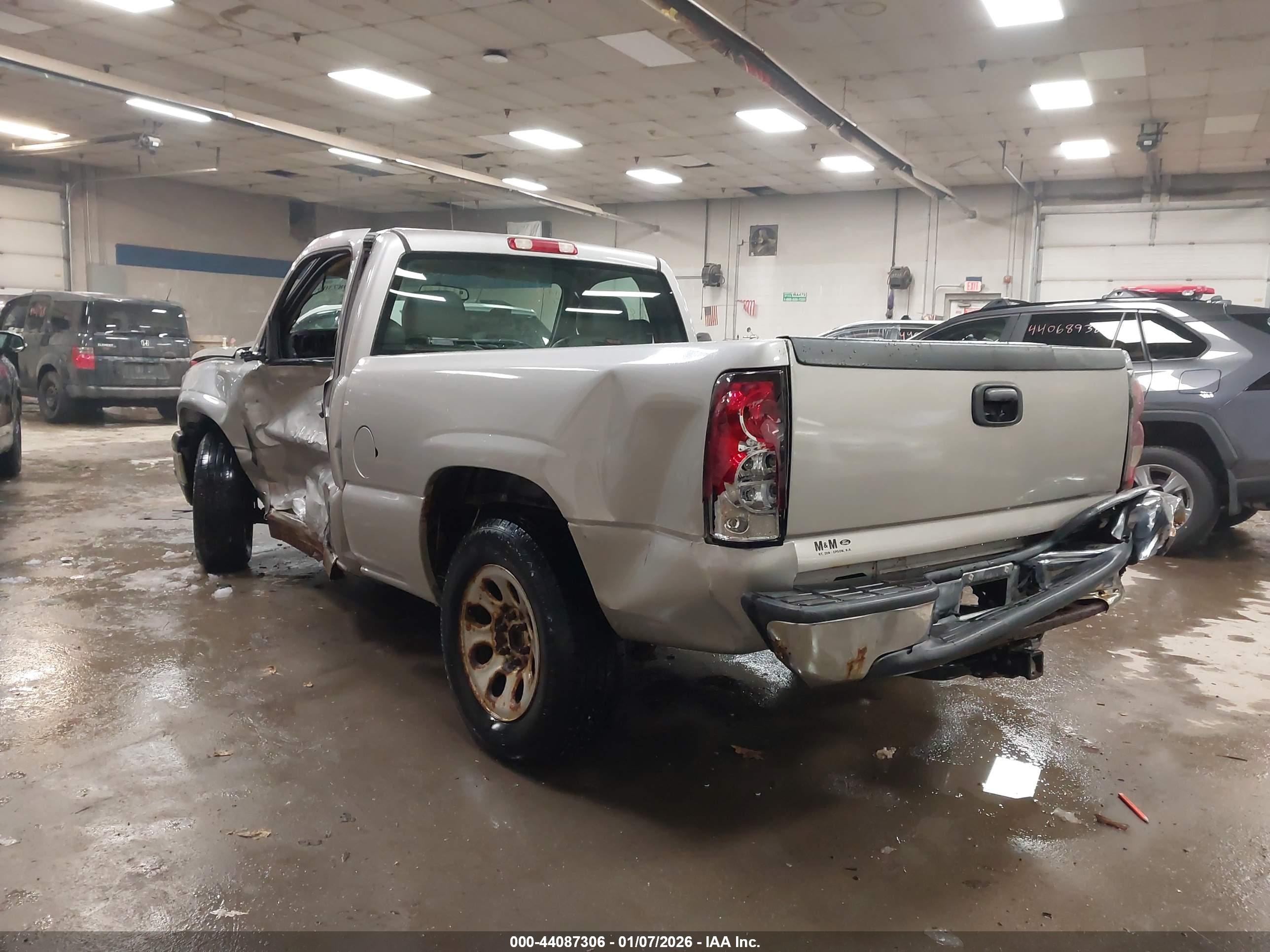 CHEVROLET SILVERADO image 3