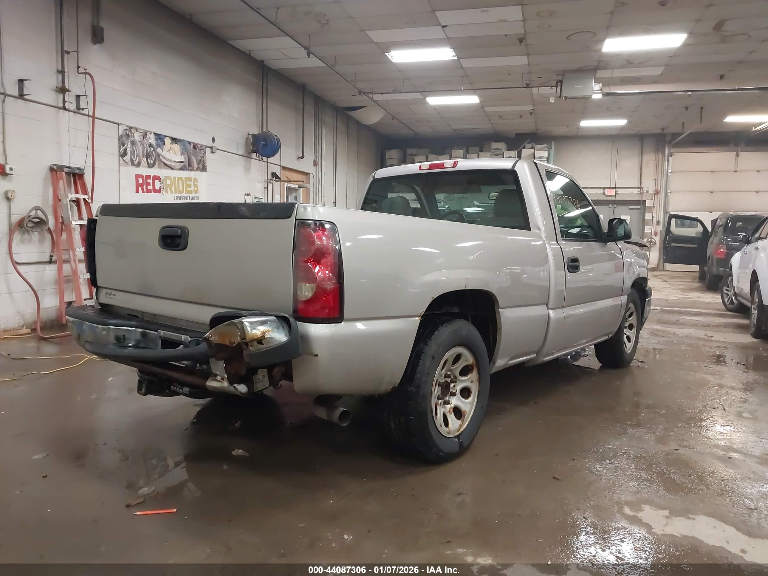 CHEVROLET SILVERADO image 4
