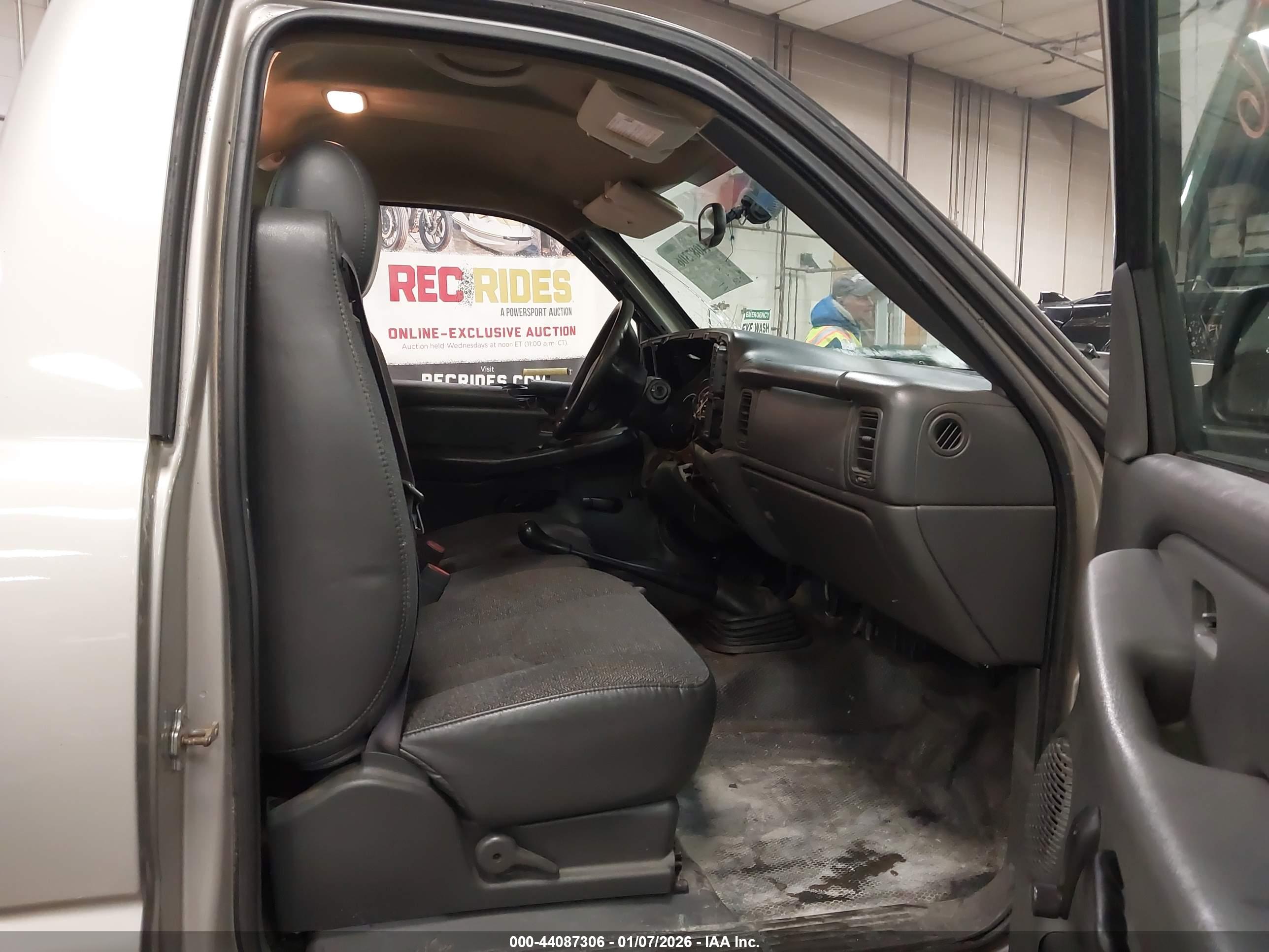 CHEVROLET SILVERADO image 5