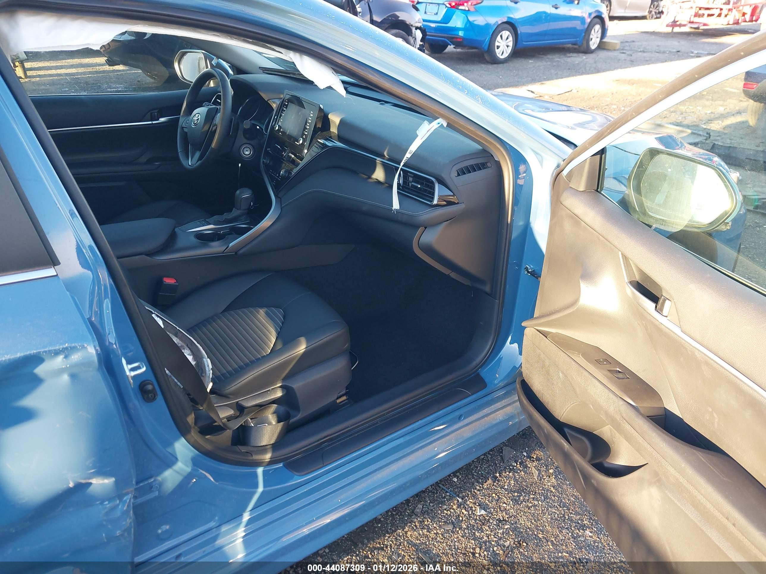 TOYOTA CAMRY image 5
