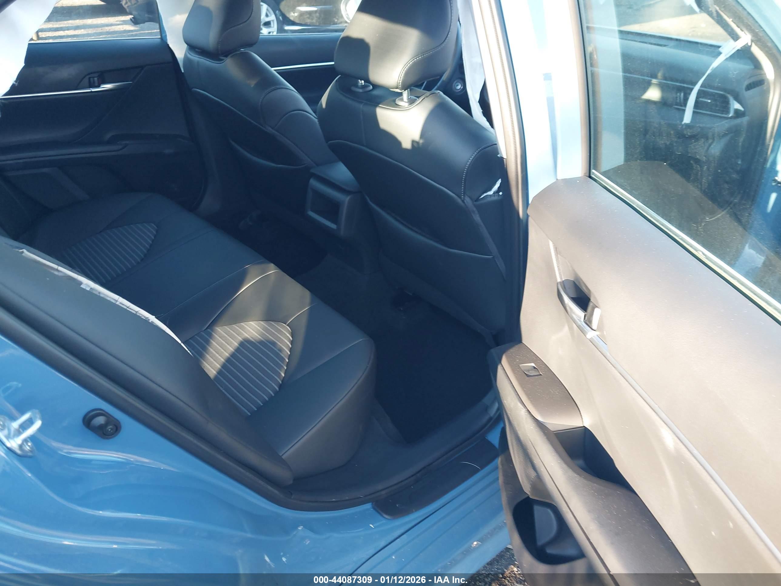 TOYOTA CAMRY image 8