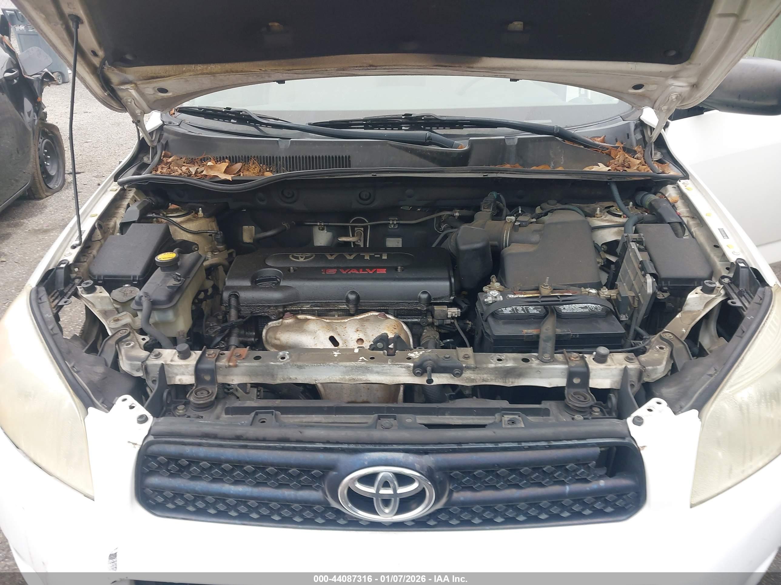 TOYOTA RAV4 image 10