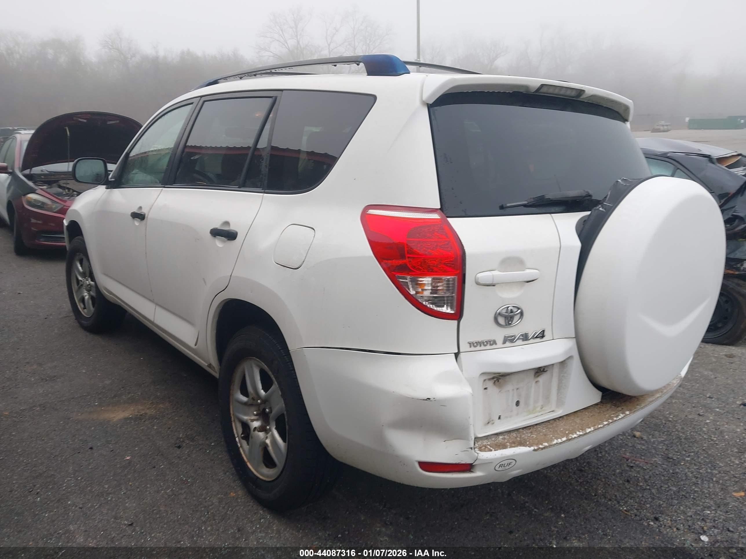 TOYOTA RAV4 image 3