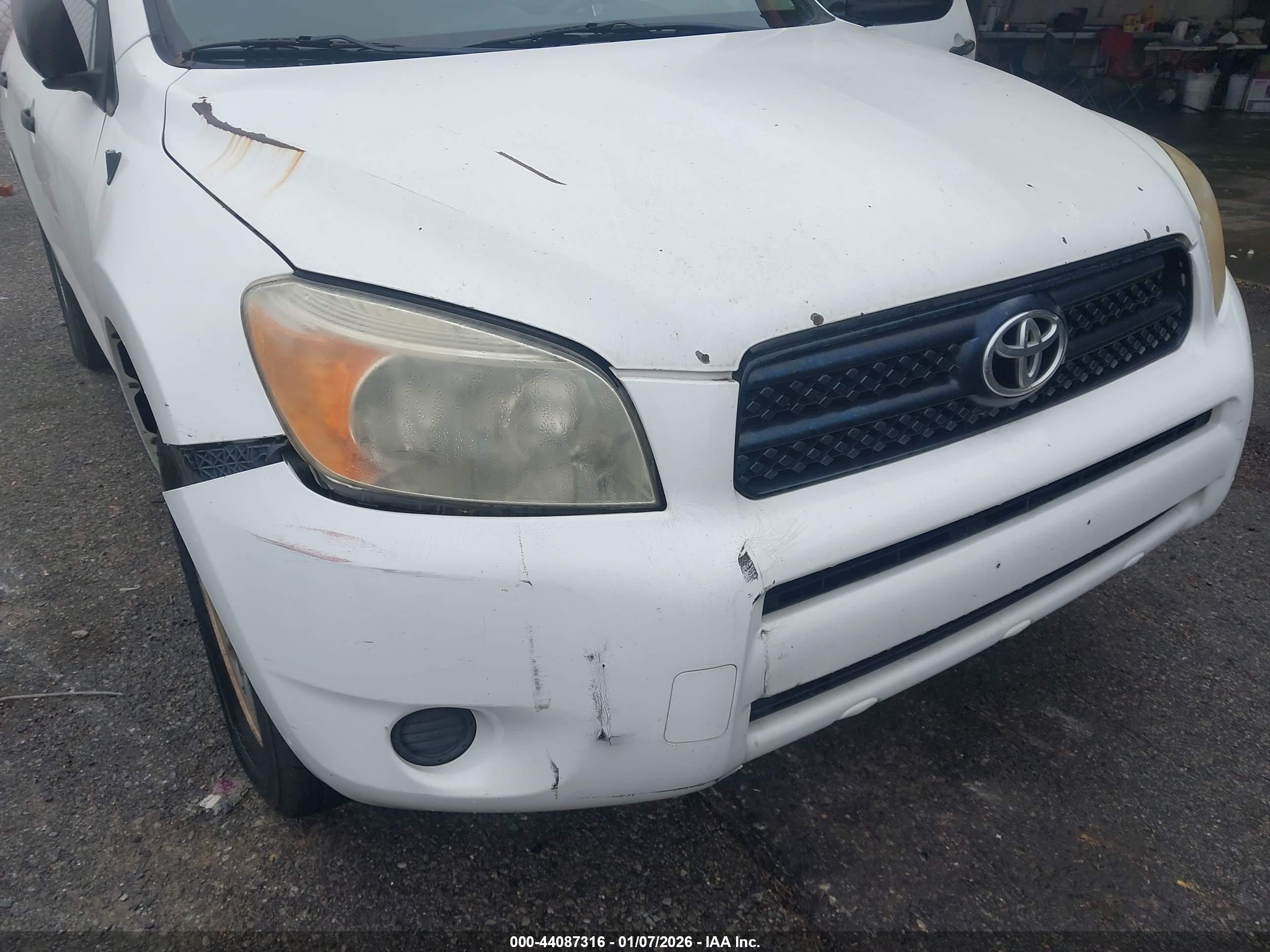 TOYOTA RAV4 image 6