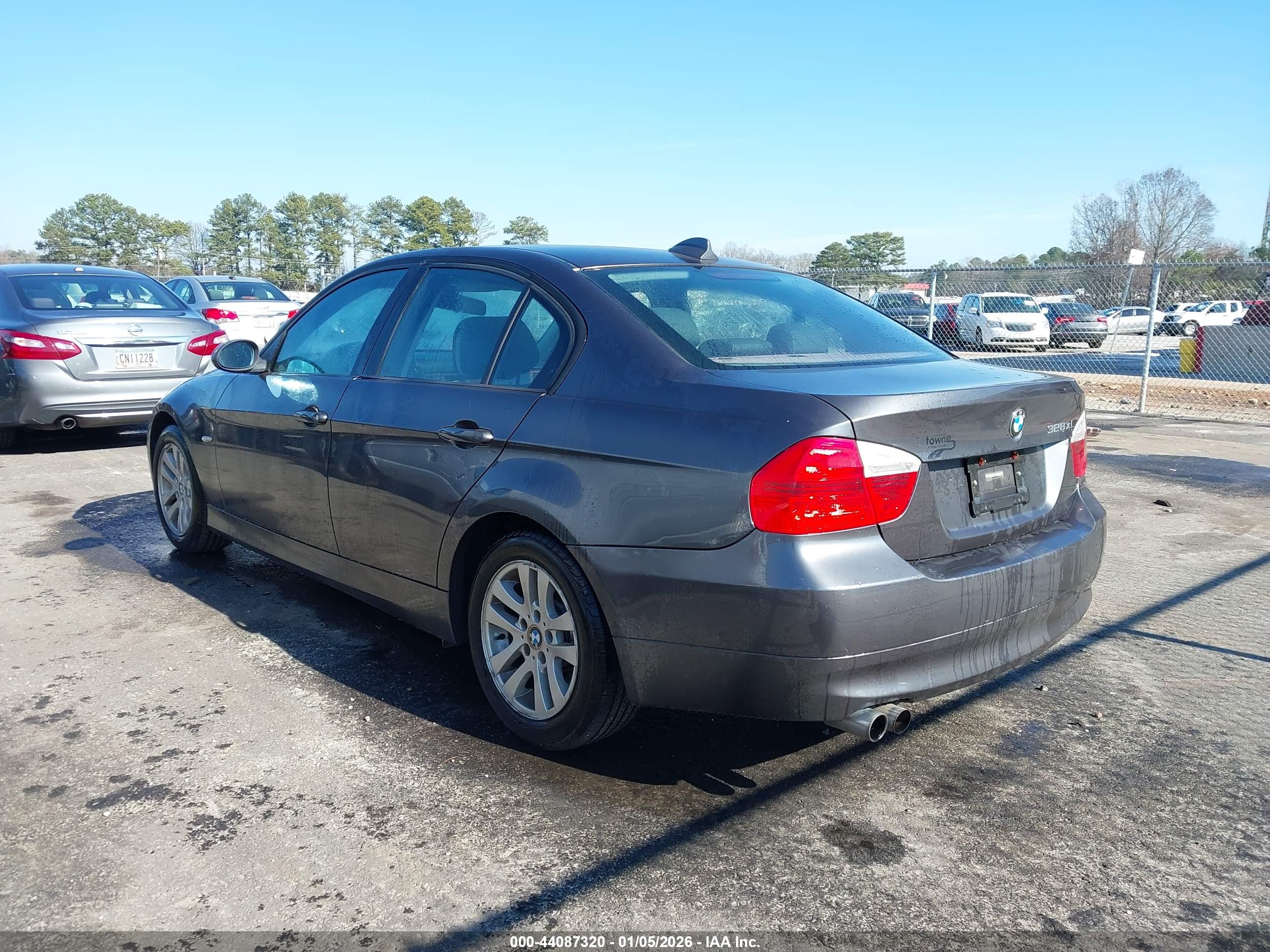 BMW 328XI image 3