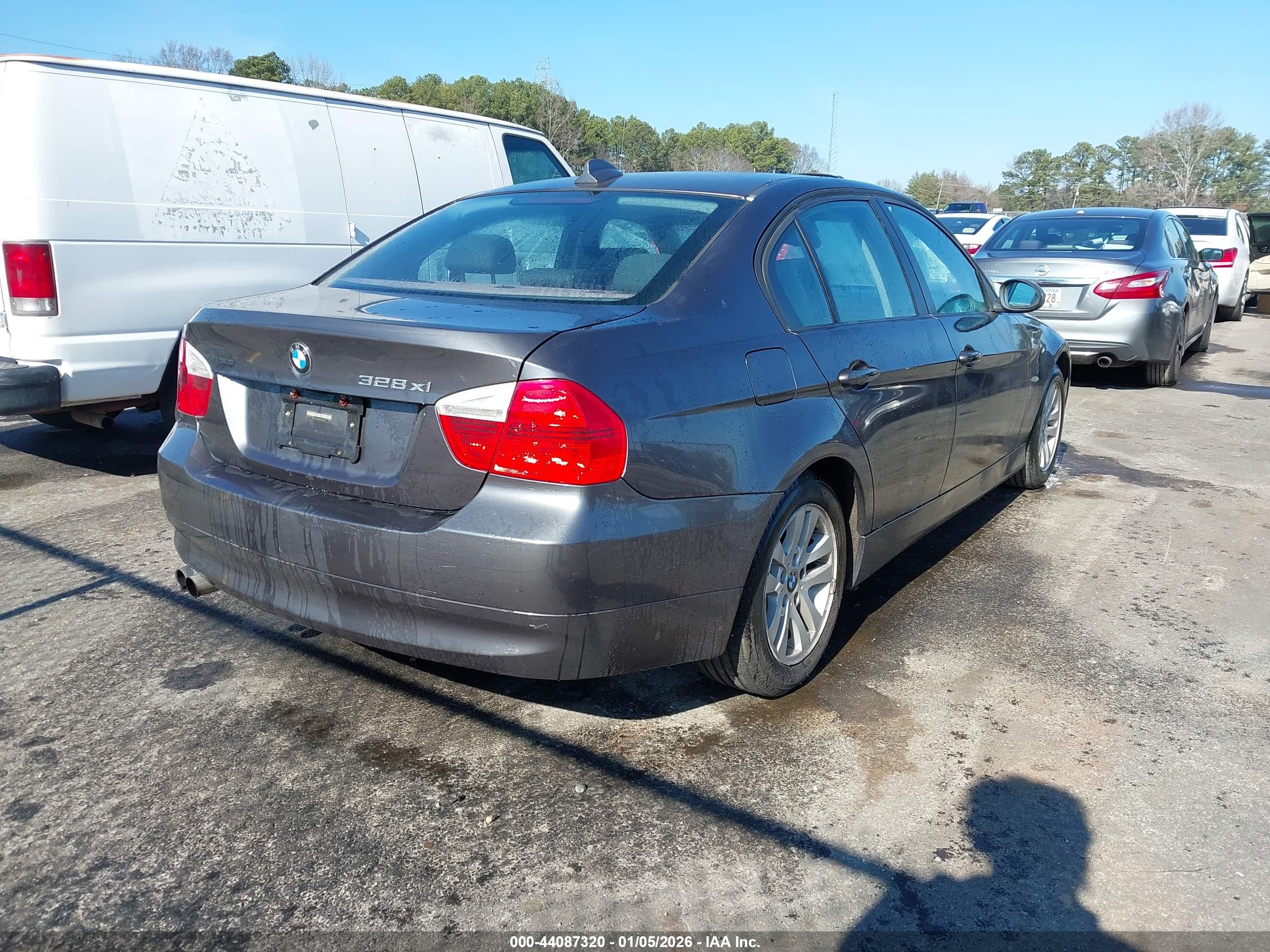 BMW 328XI image 4