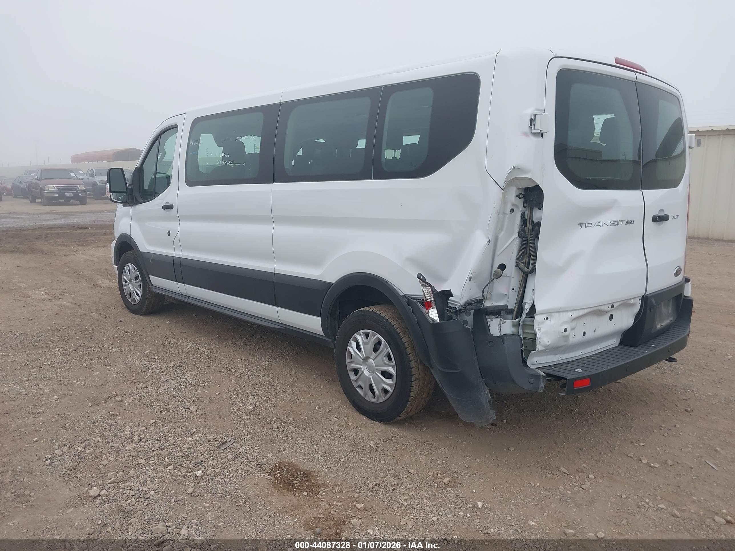 FORD TRANSIT-350 image 3