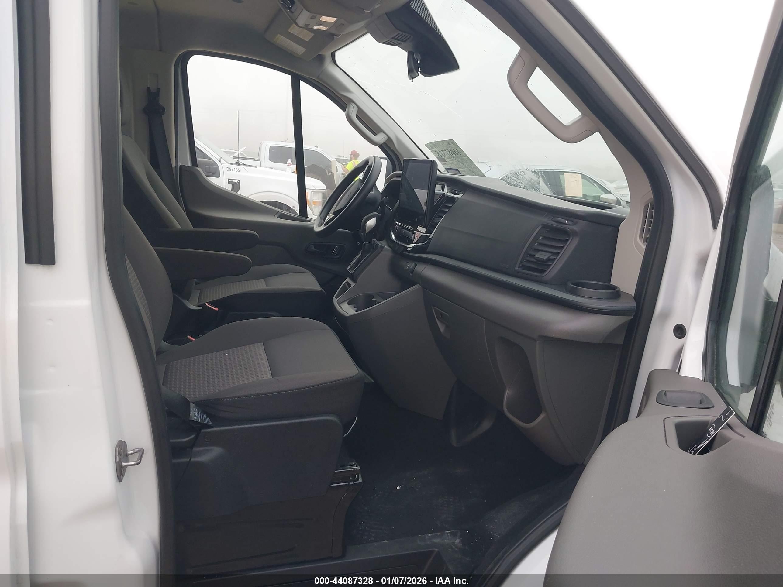 FORD TRANSIT-350 image 5
