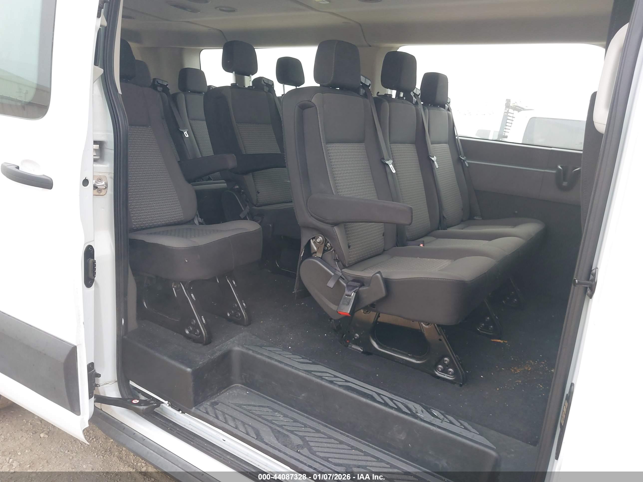 FORD TRANSIT-350 image 8
