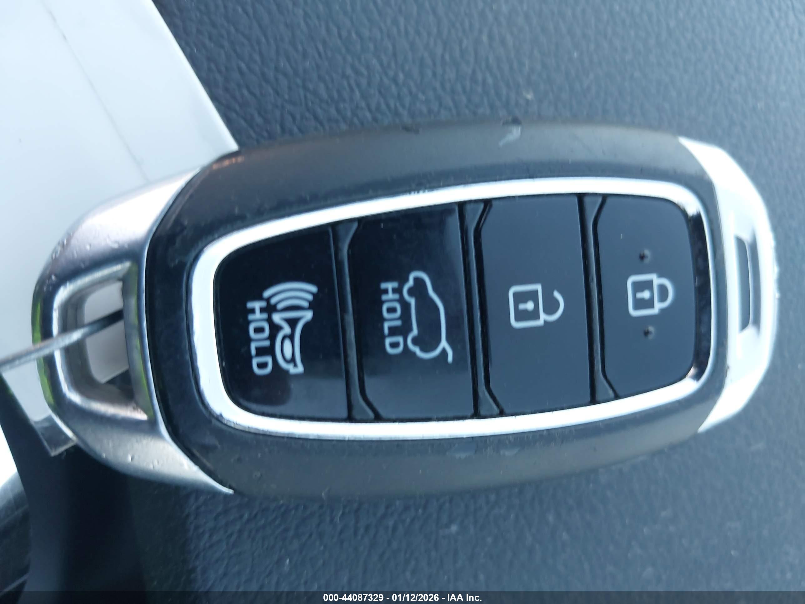 HYUNDAI SANTA image 11