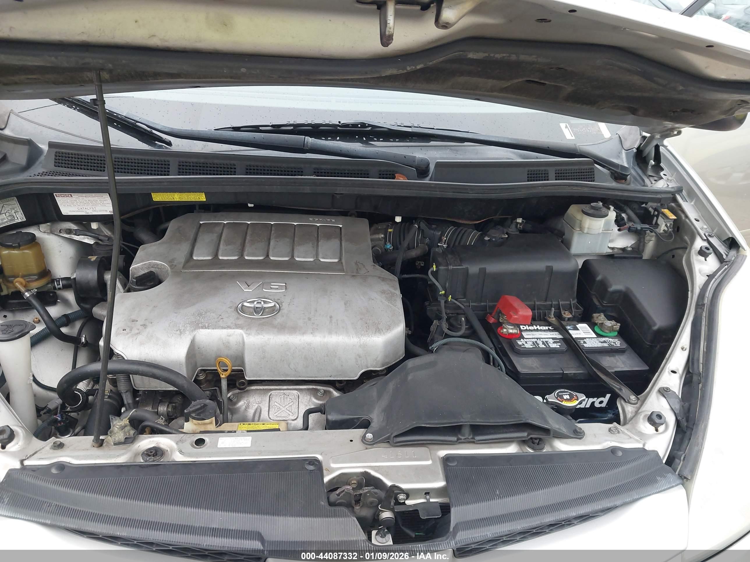TOYOTA SIENNA image 10