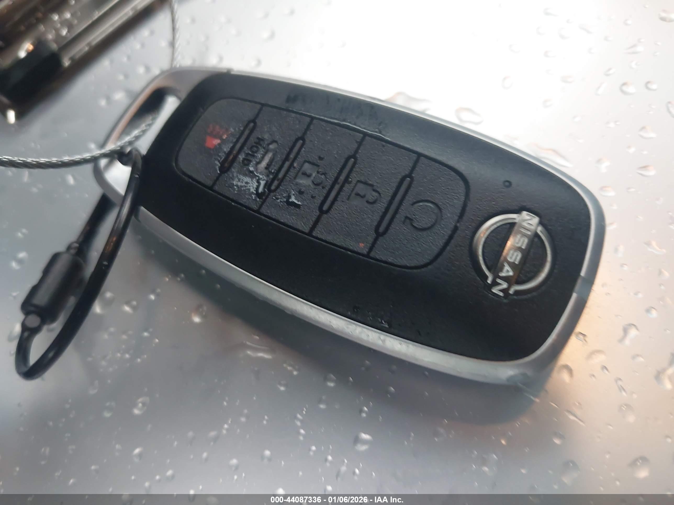 NISSAN ROGUE image 11