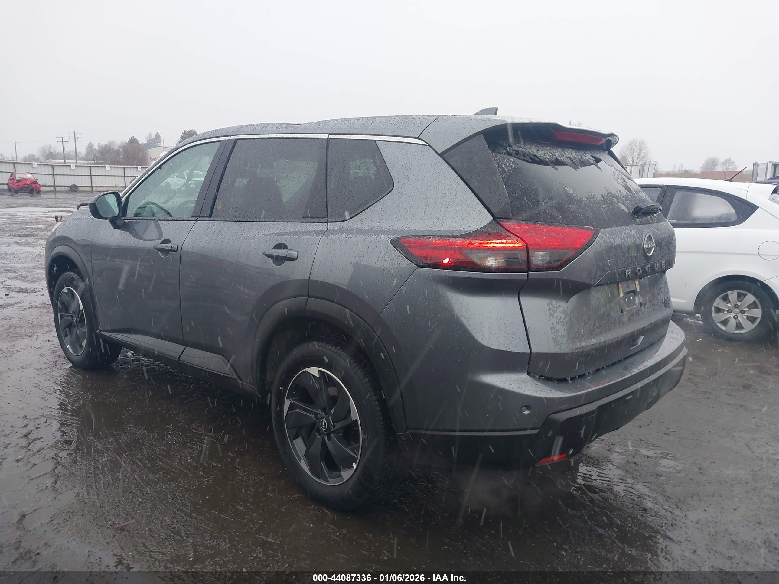 NISSAN ROGUE image 3