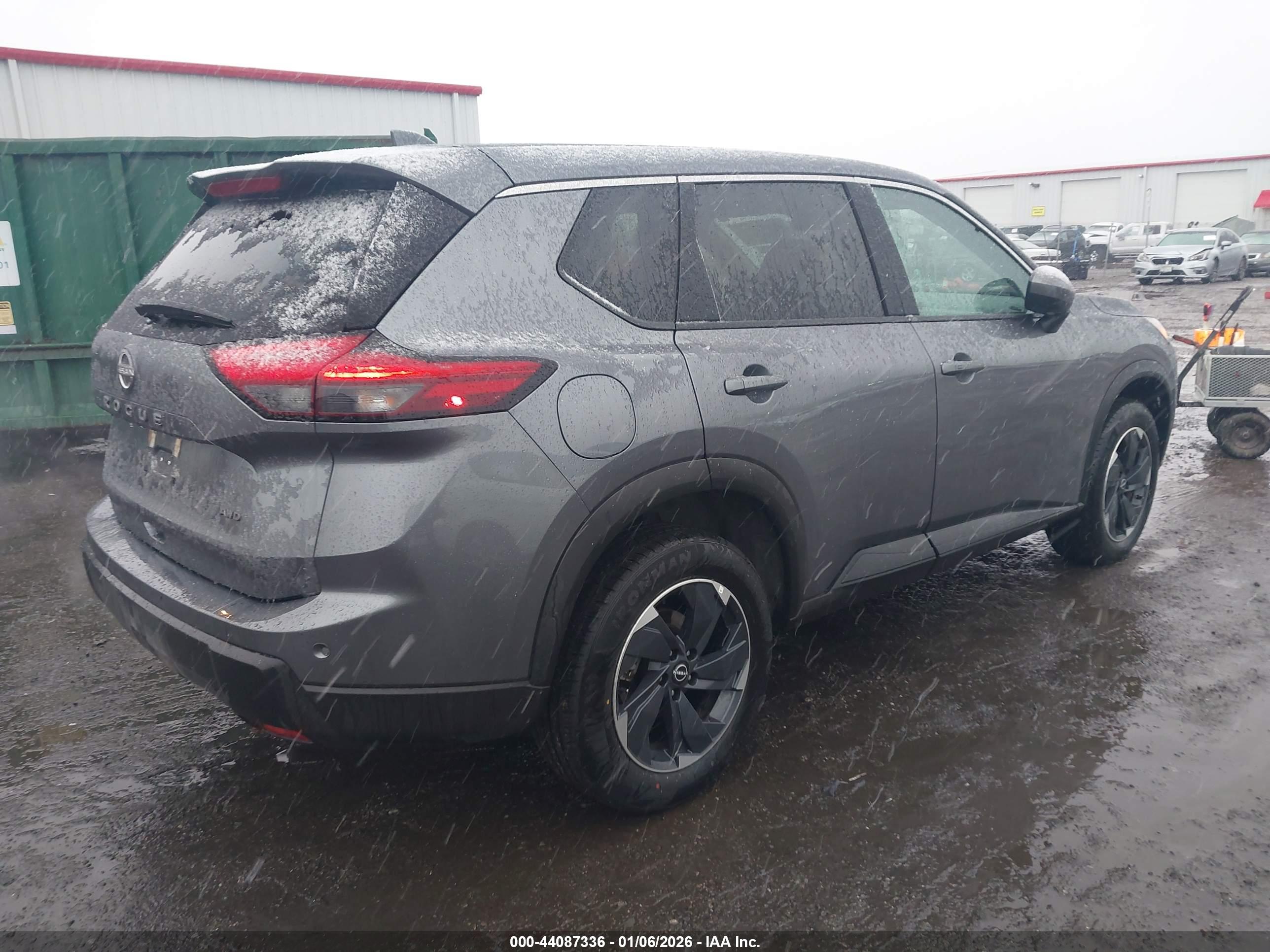 NISSAN ROGUE image 4