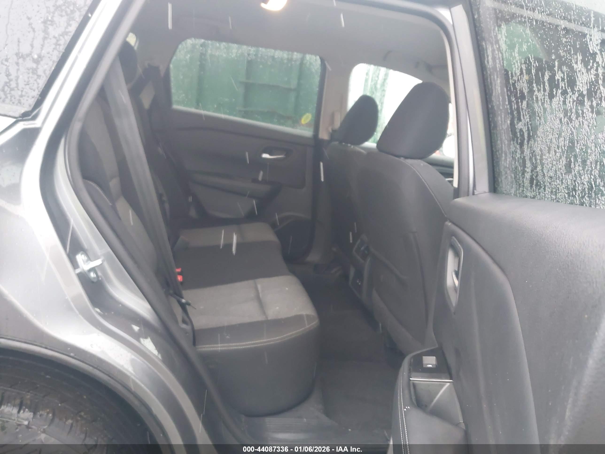 NISSAN ROGUE image 8