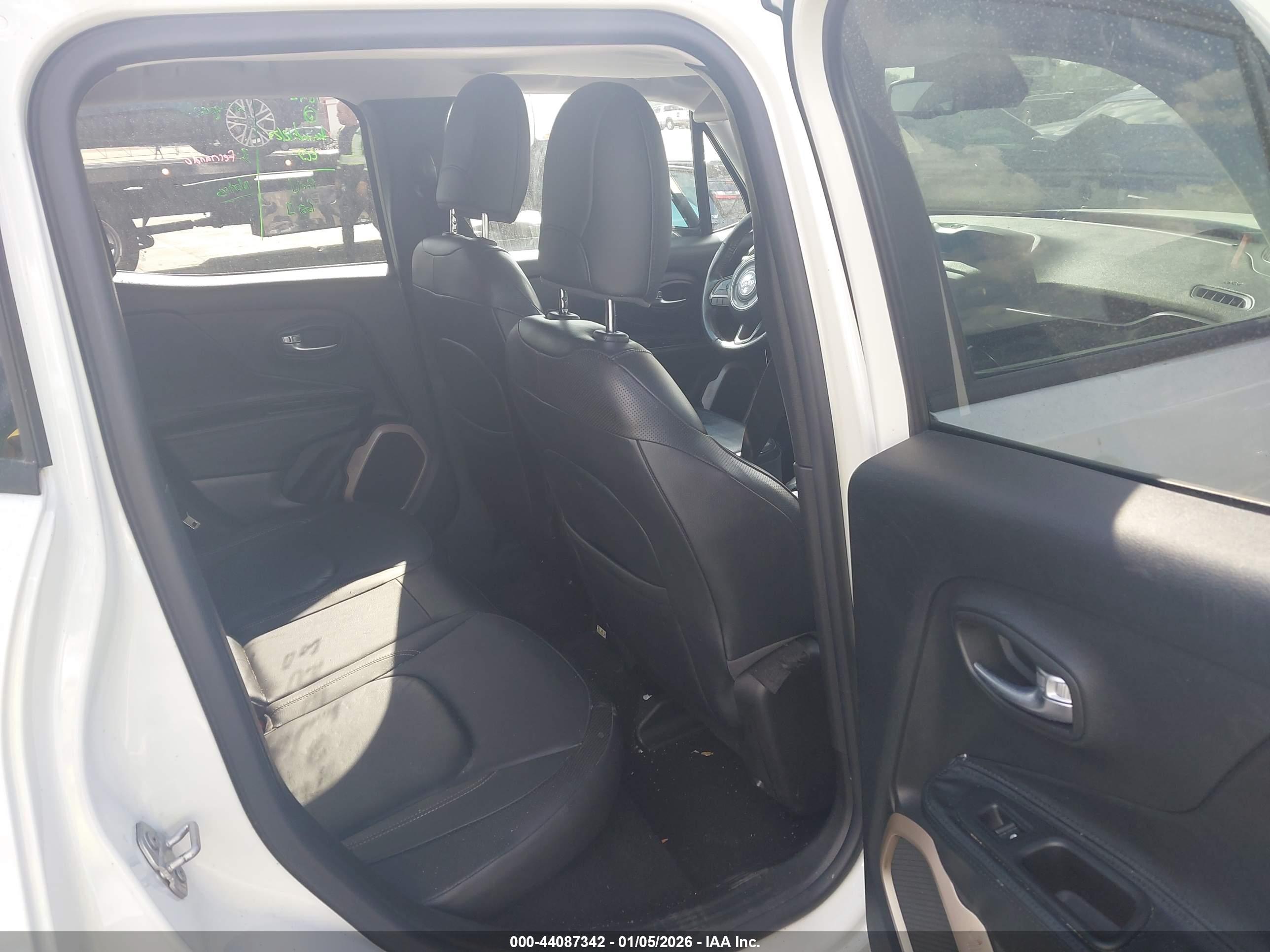 JEEP RENEGADE image 8