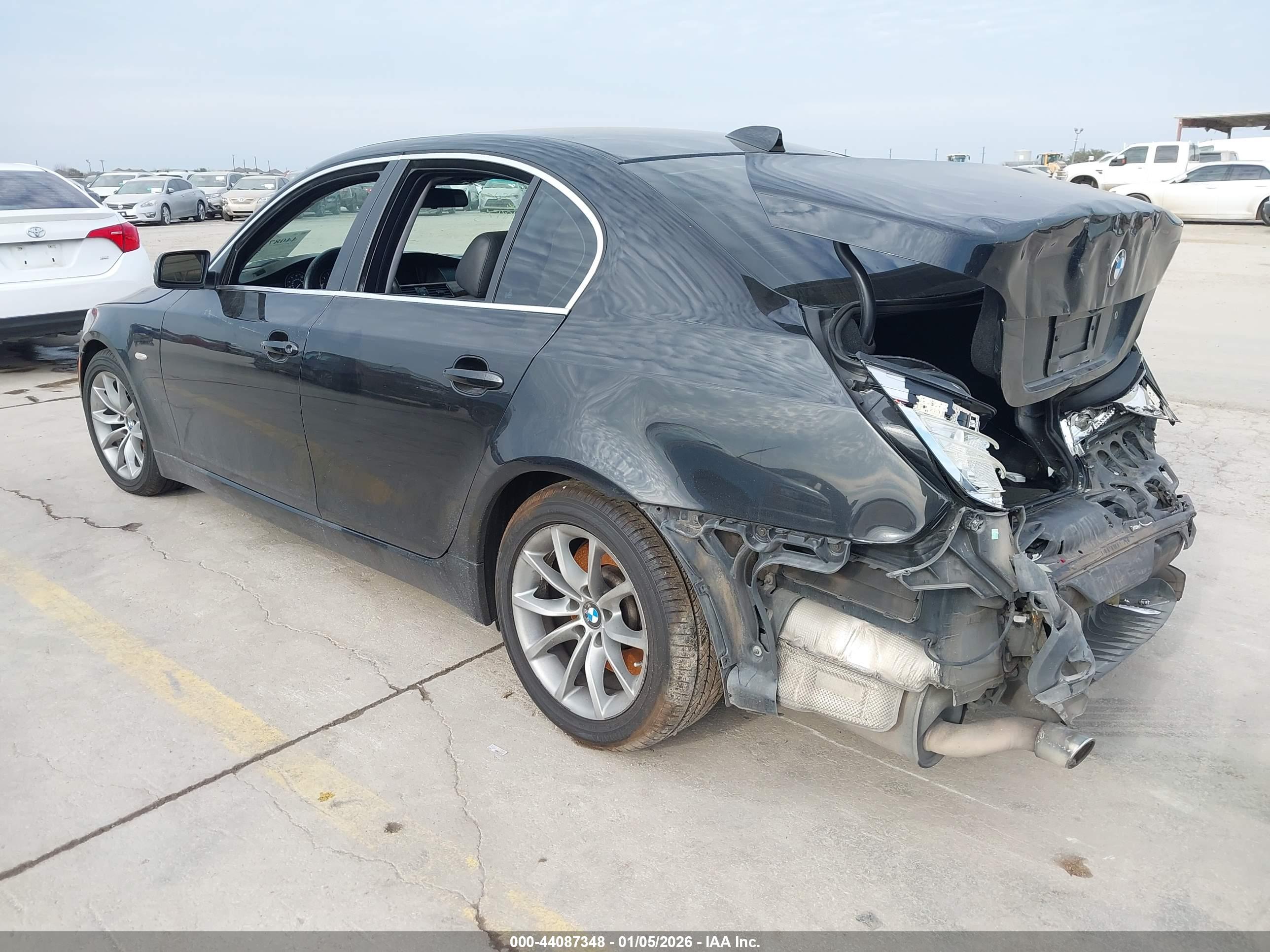 BMW 550I image 3