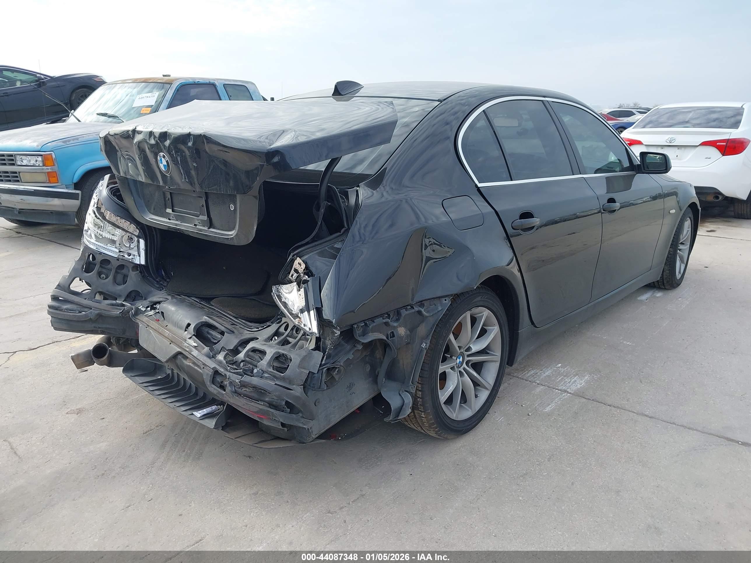 BMW 550I image 4