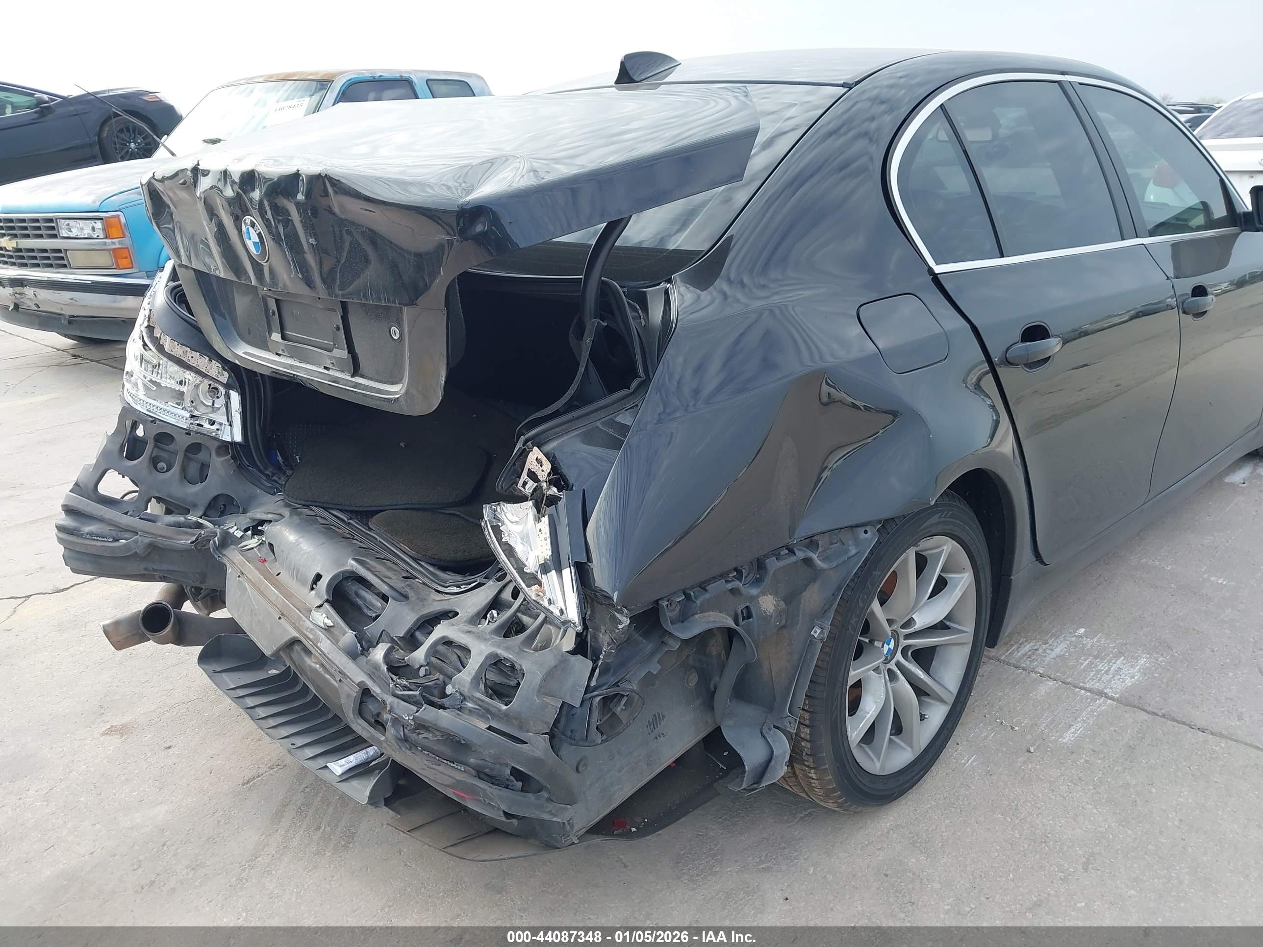 BMW 550I image 6