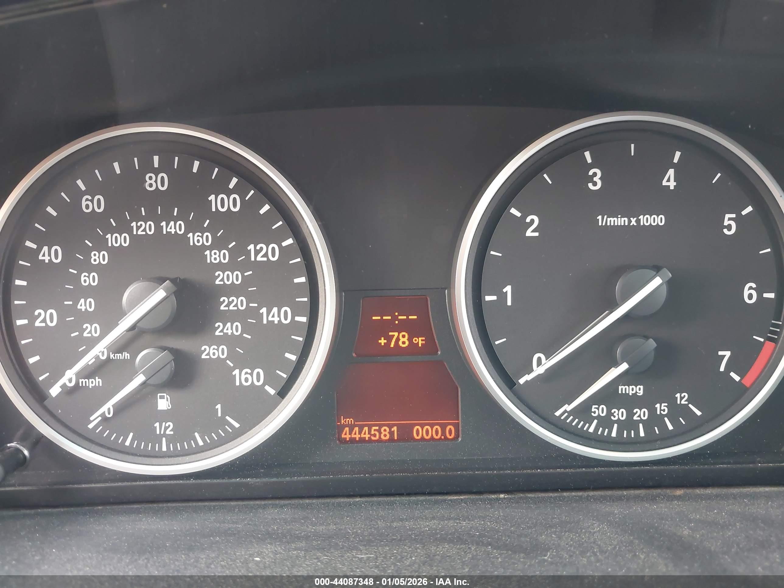 BMW 550I image 7
