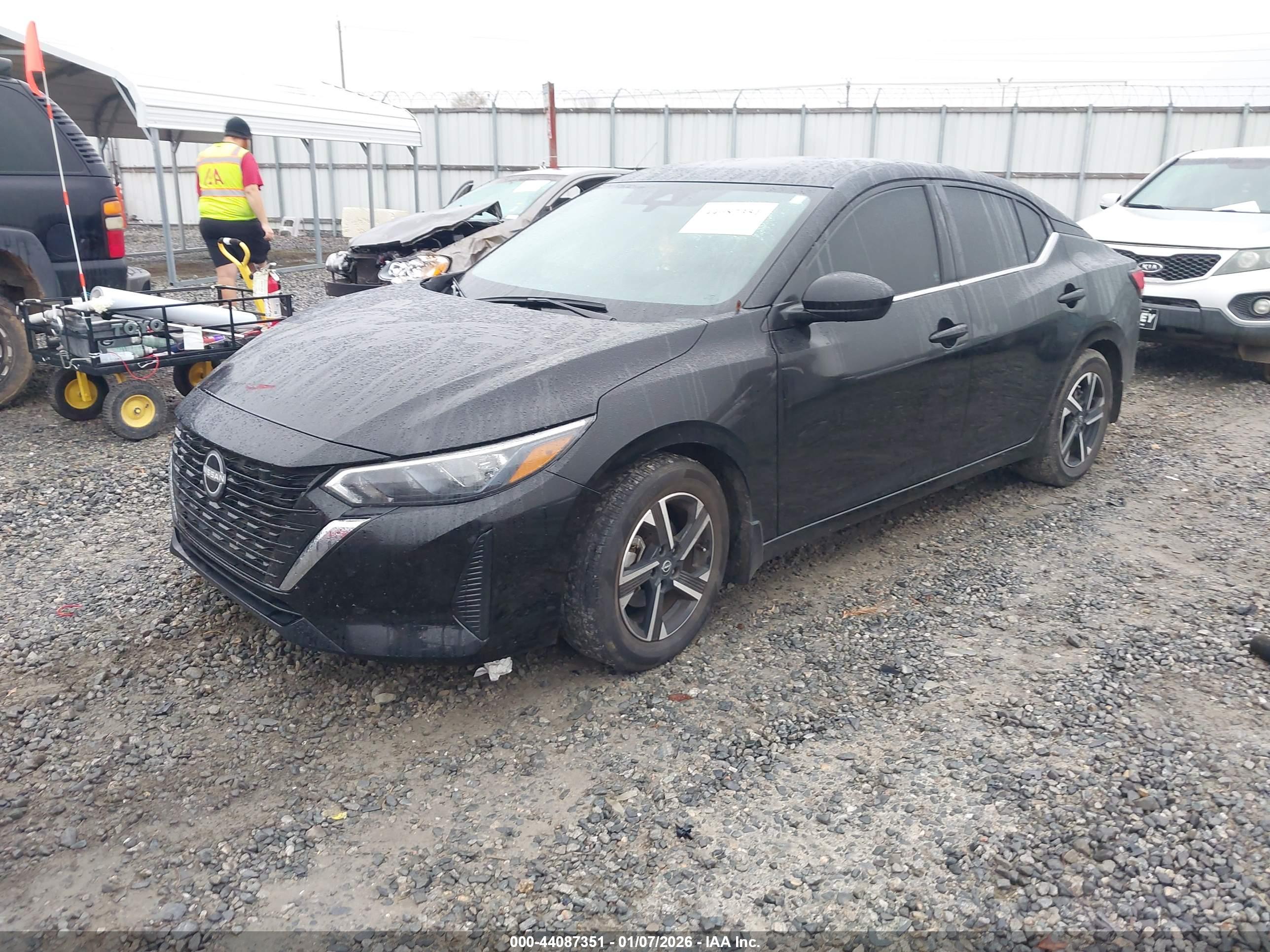 NISSAN SENTRA image 2
