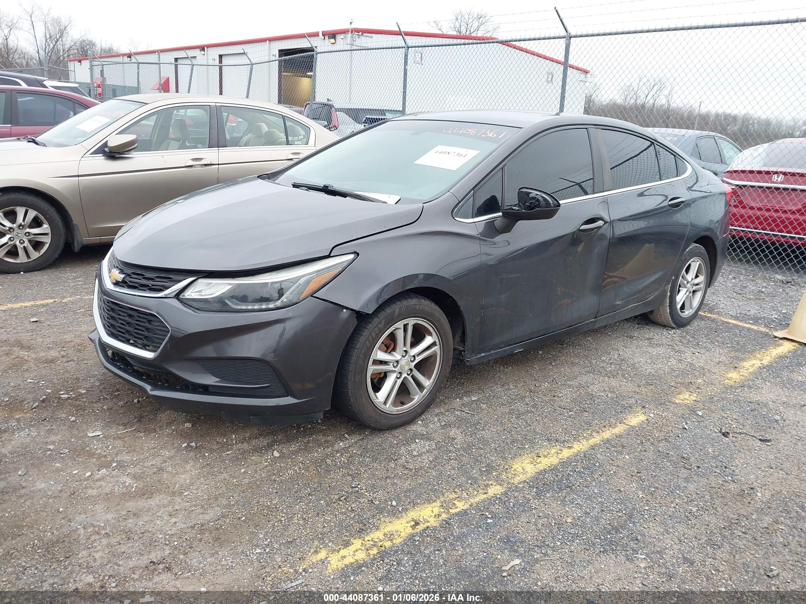 CHEVROLET CRUZE image 2