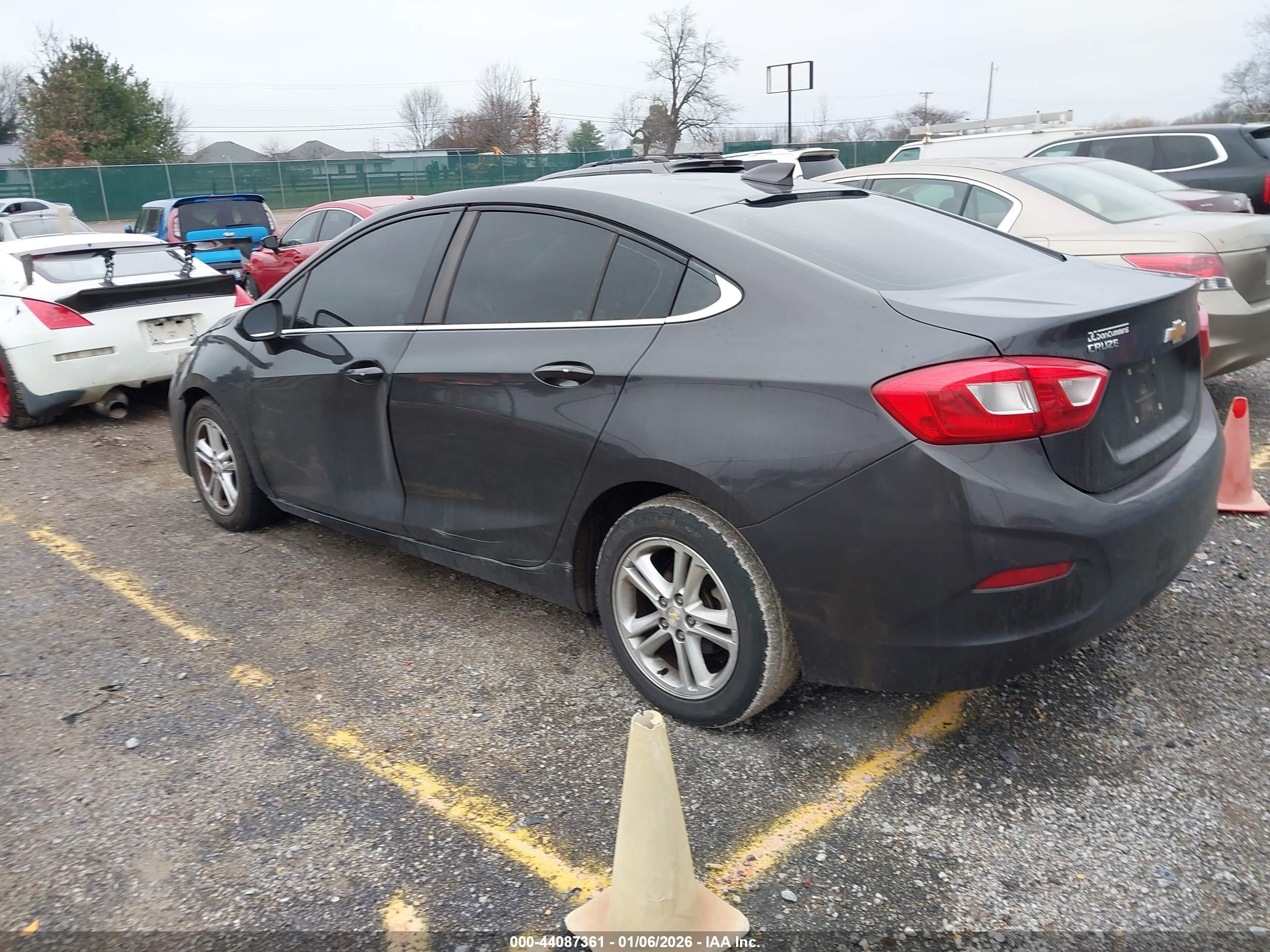 CHEVROLET CRUZE image 3