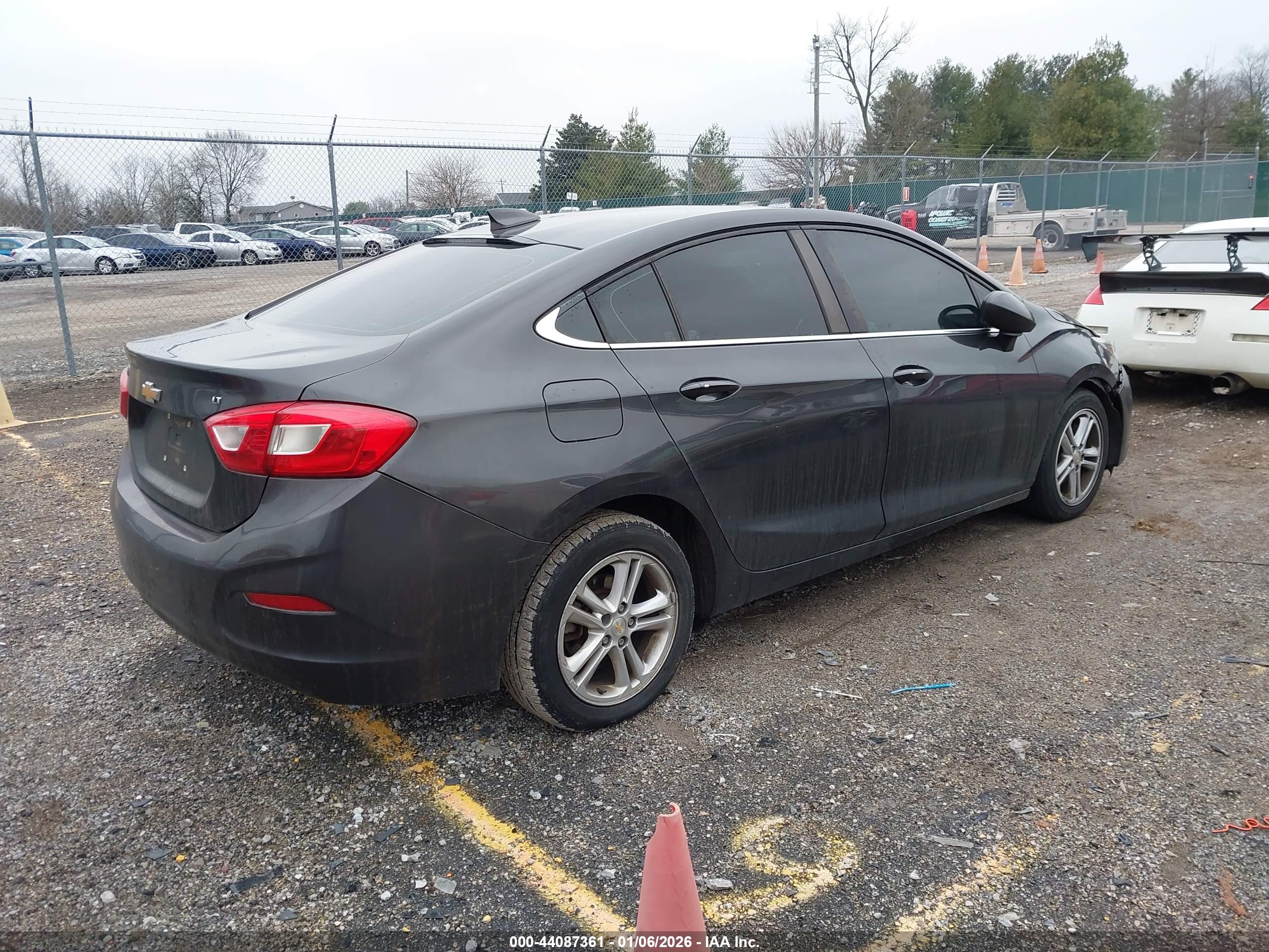 CHEVROLET CRUZE image 4