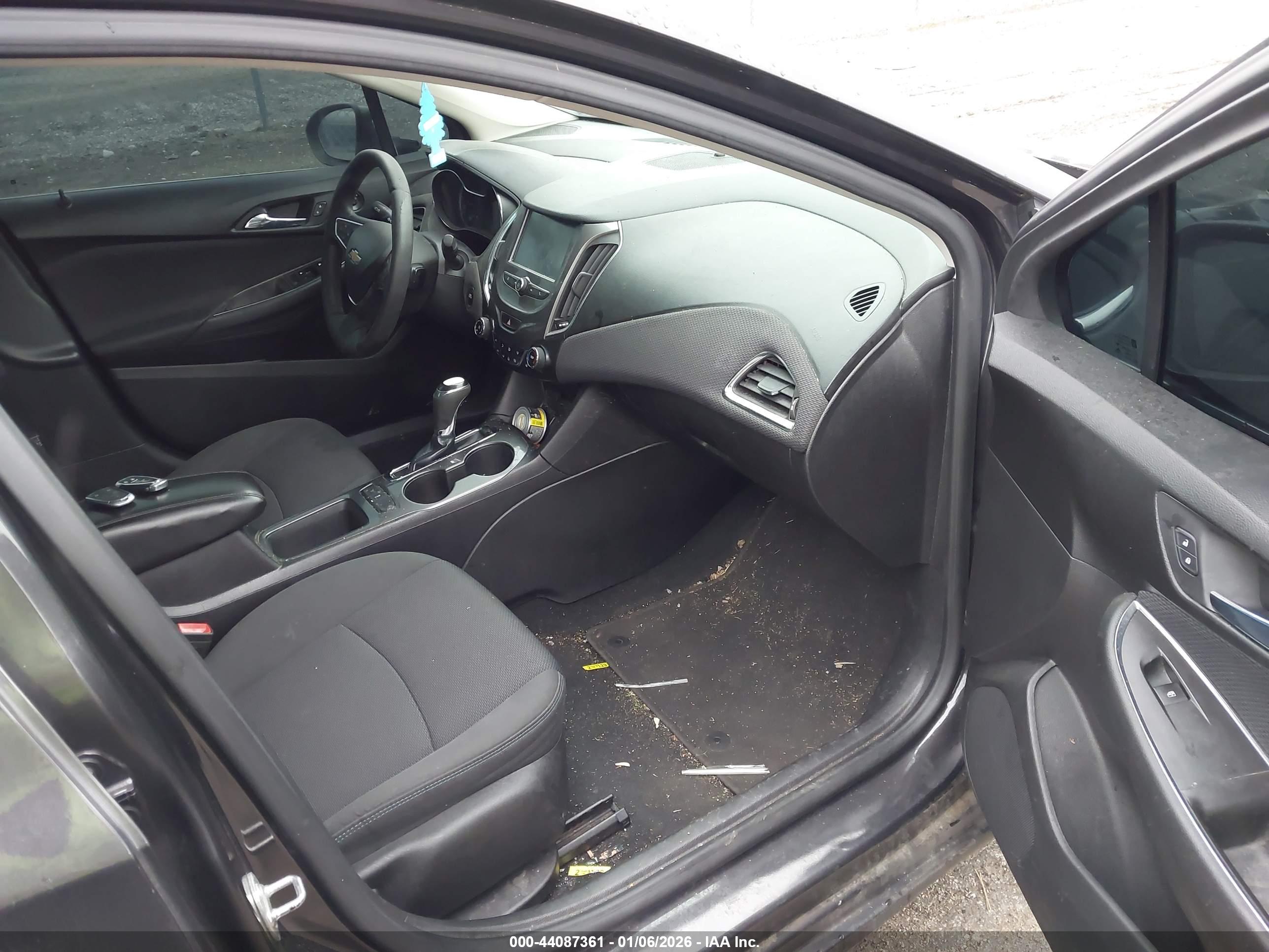 CHEVROLET CRUZE image 5