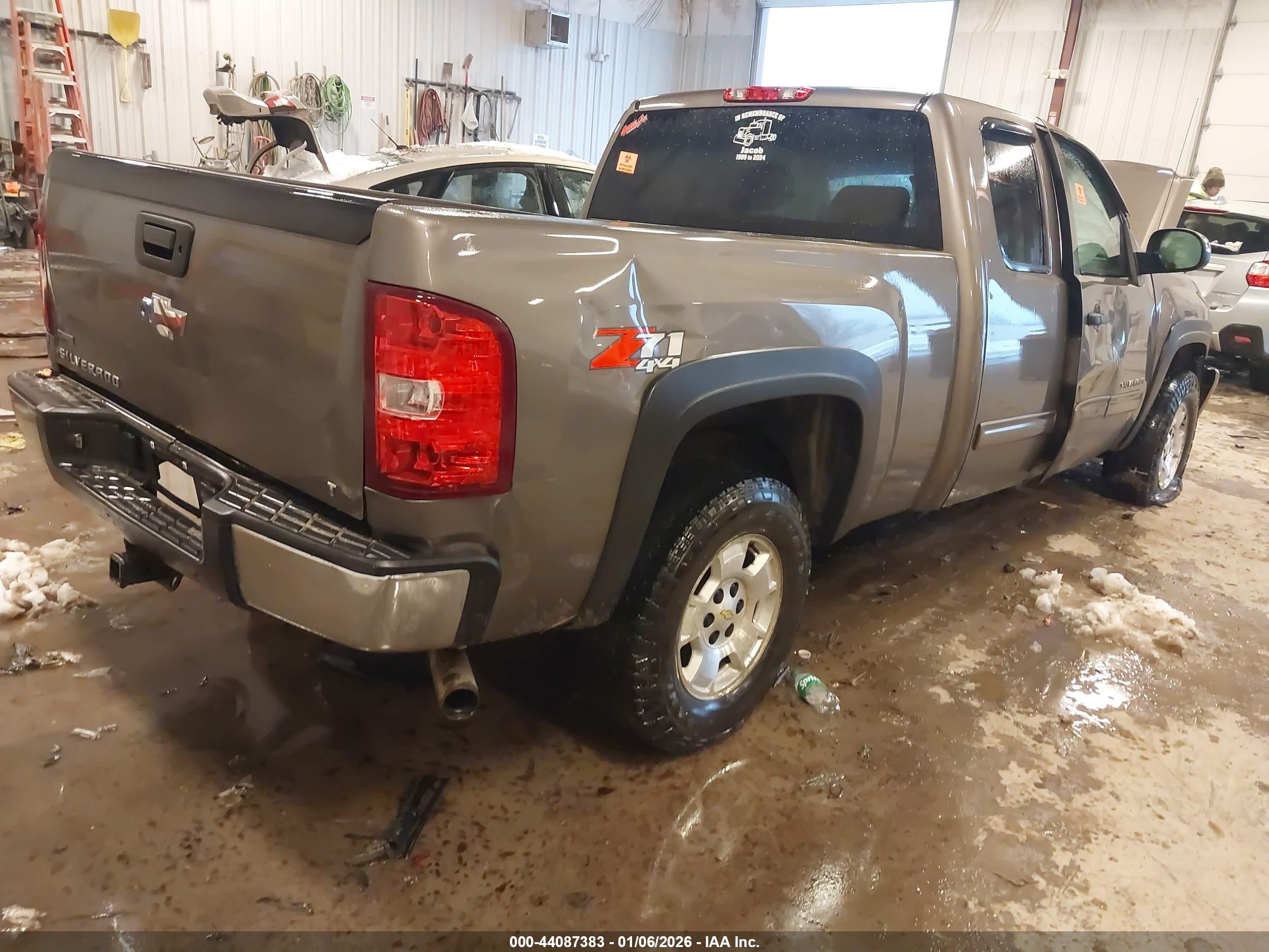 CHEVROLET SILVERADO image 4