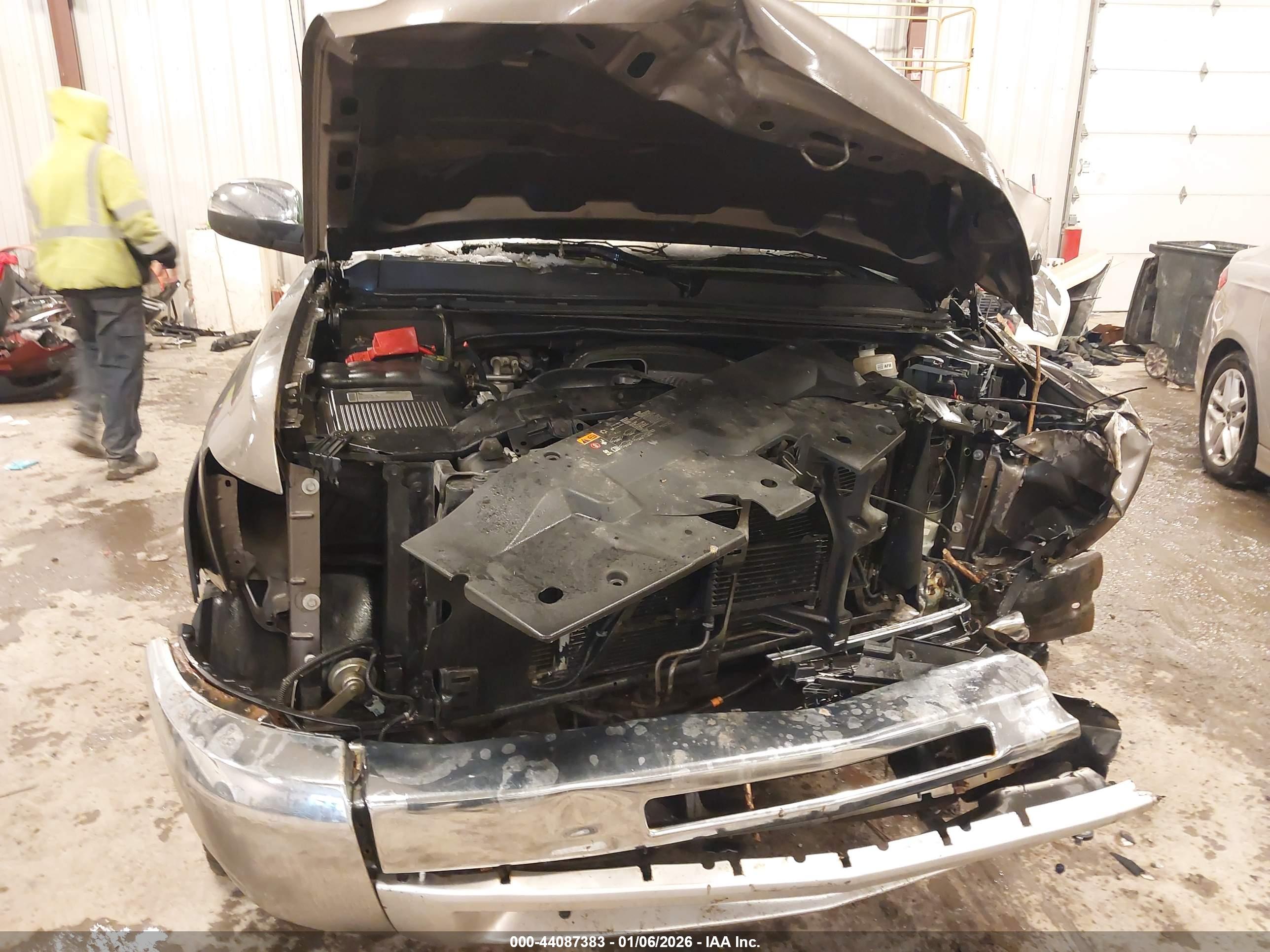 CHEVROLET SILVERADO image 6