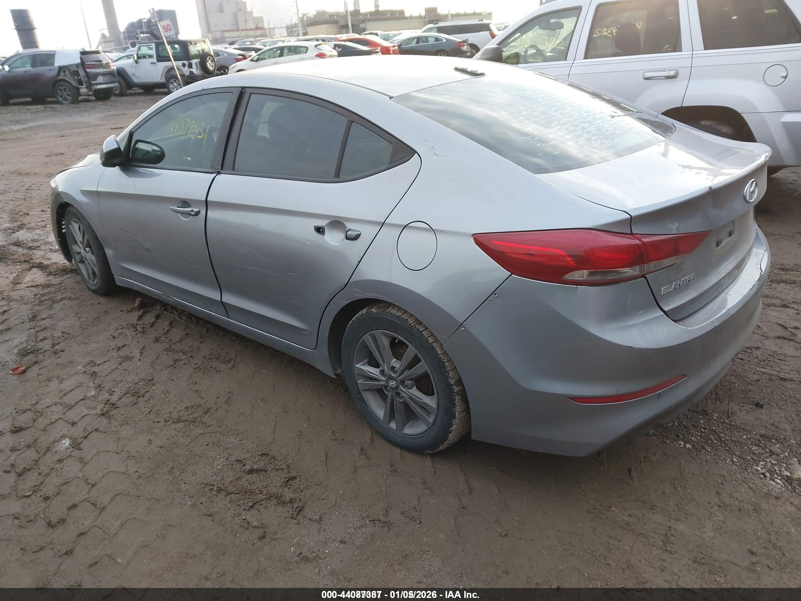 HYUNDAI ELANTRA image 3