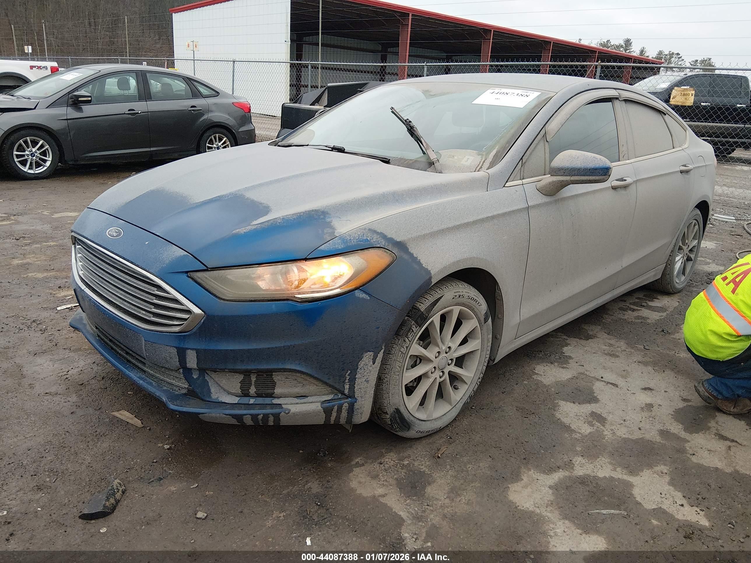 FORD FUSION image 2