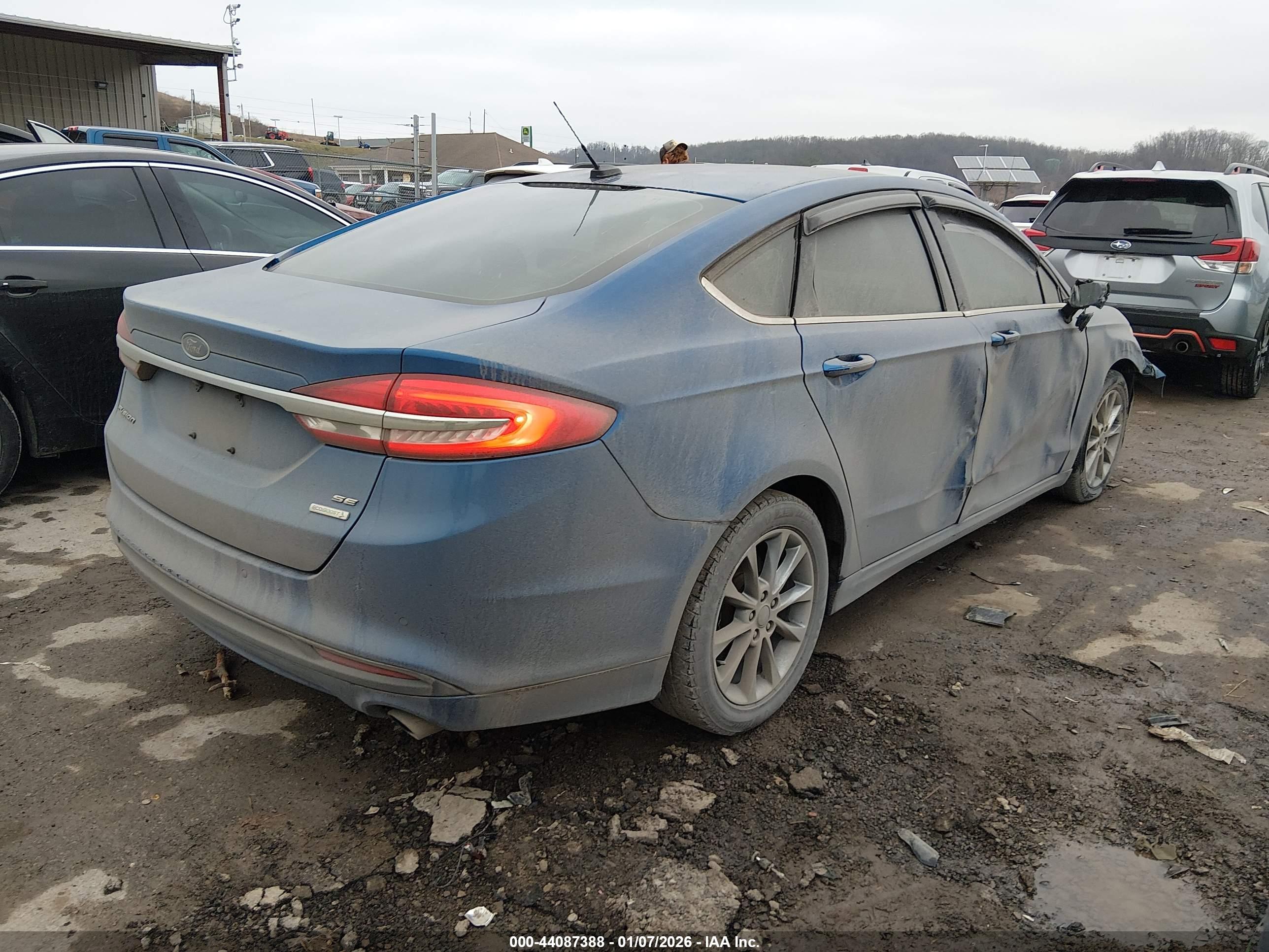 FORD FUSION image 4