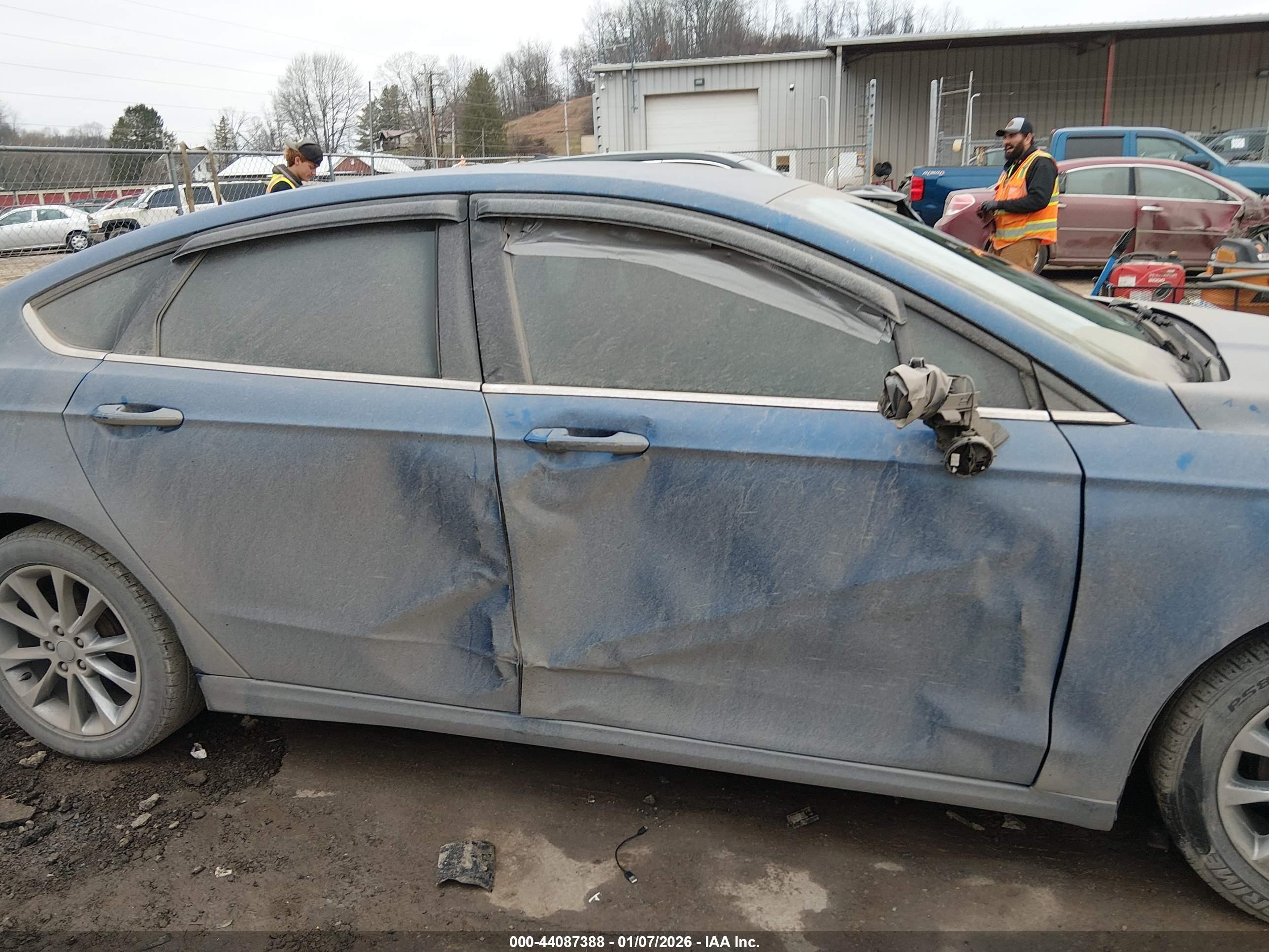 FORD FUSION image 6