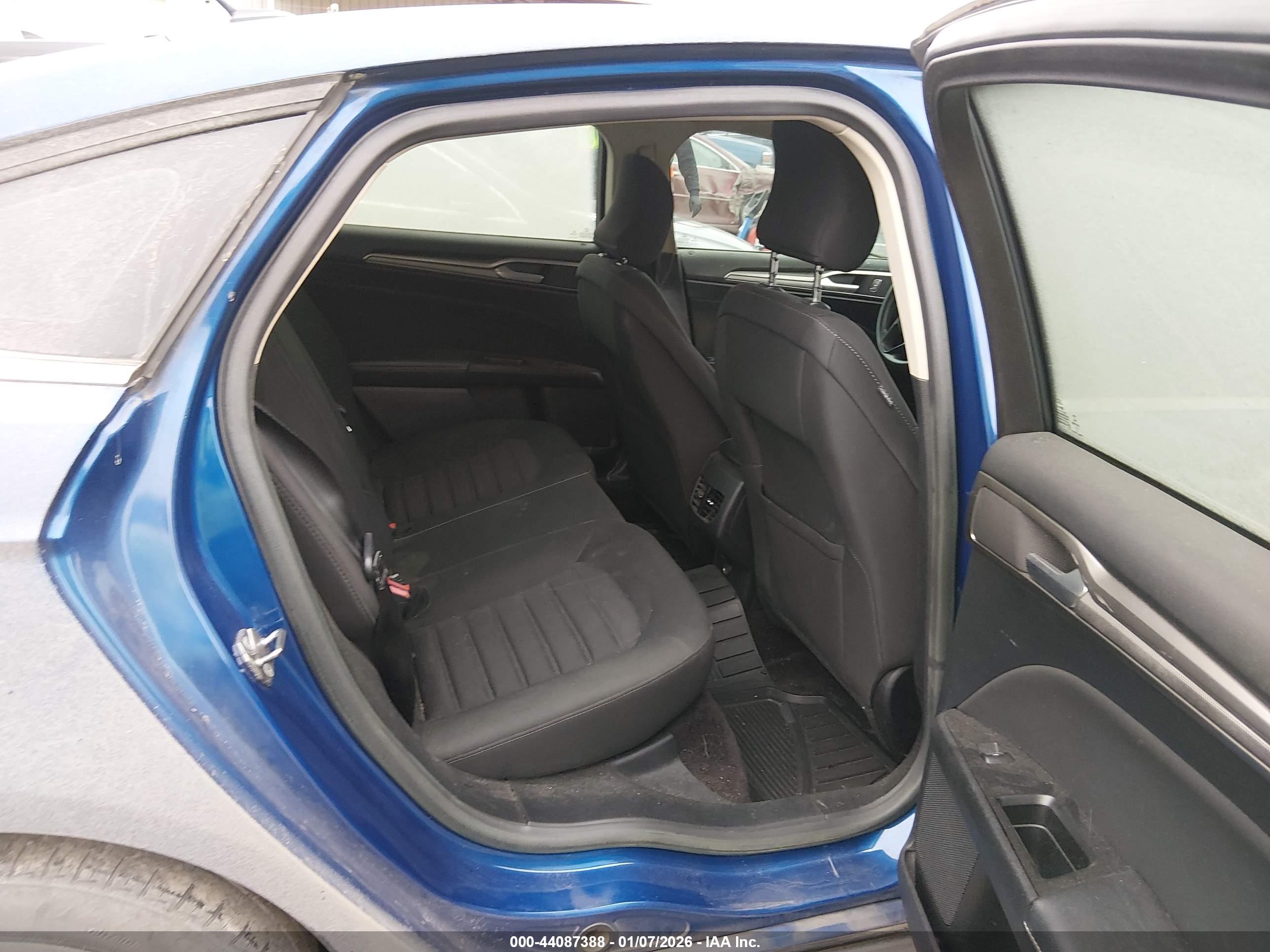 FORD FUSION image 8